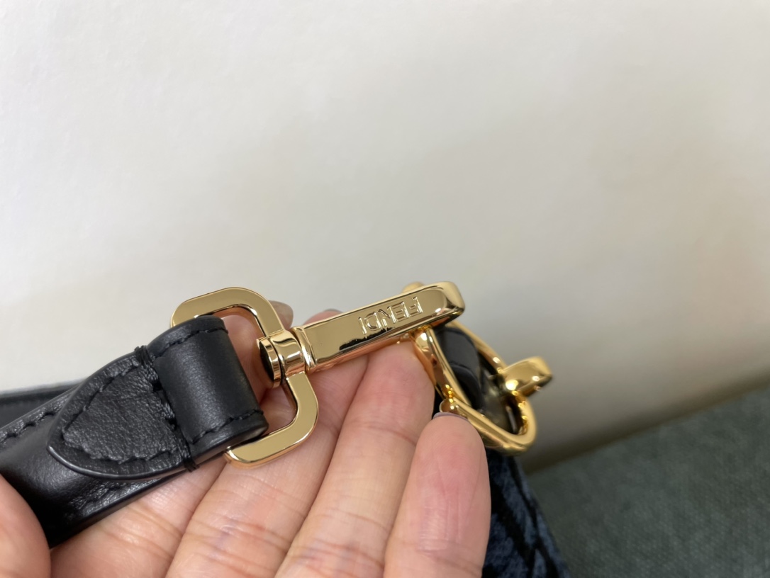 フェンディバッグＮ級品 持ちバッグ 斜め掛けバッグ レディースバッグ 個性的 ファッション ブルー_3