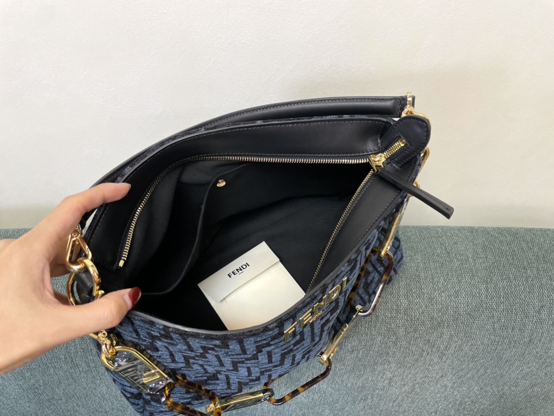 フェンディバッグＮ級品 持ちバッグ 斜め掛けバッグ レディースバッグ 個性的 ファッション ブルー_5