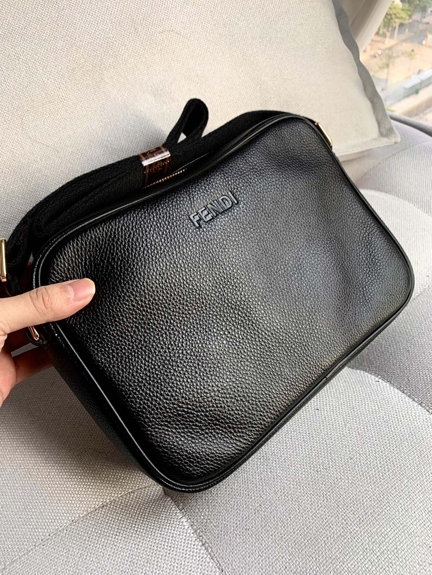 お買い得大人気  フェンディバッグコピー 斜め掛けバッグ シンプル 大人気 メンズ ブラック_2