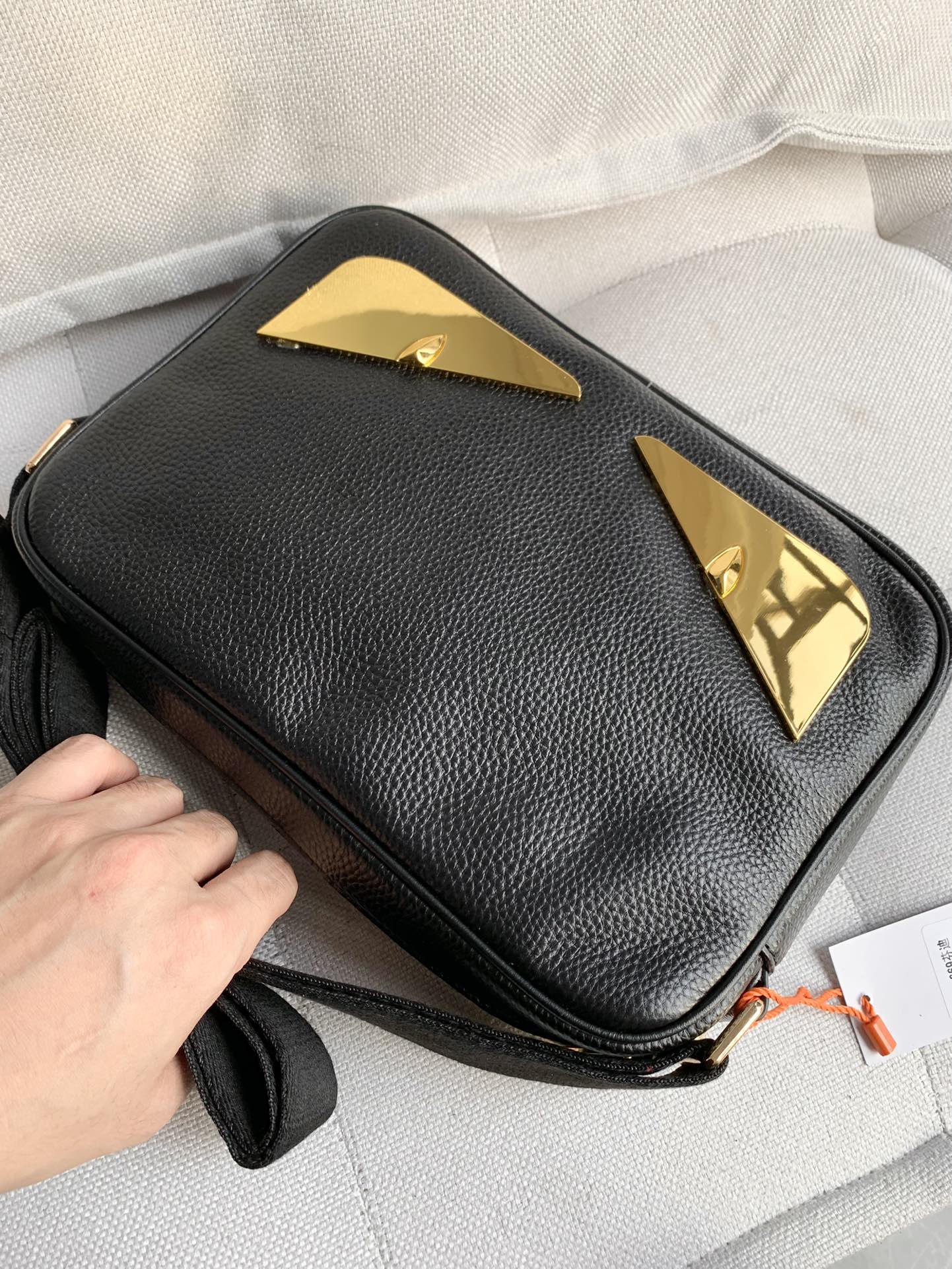 お買い得大人気  フェンディバッグコピー 斜め掛けバッグ シンプル 大人気 メンズ ブラック_3