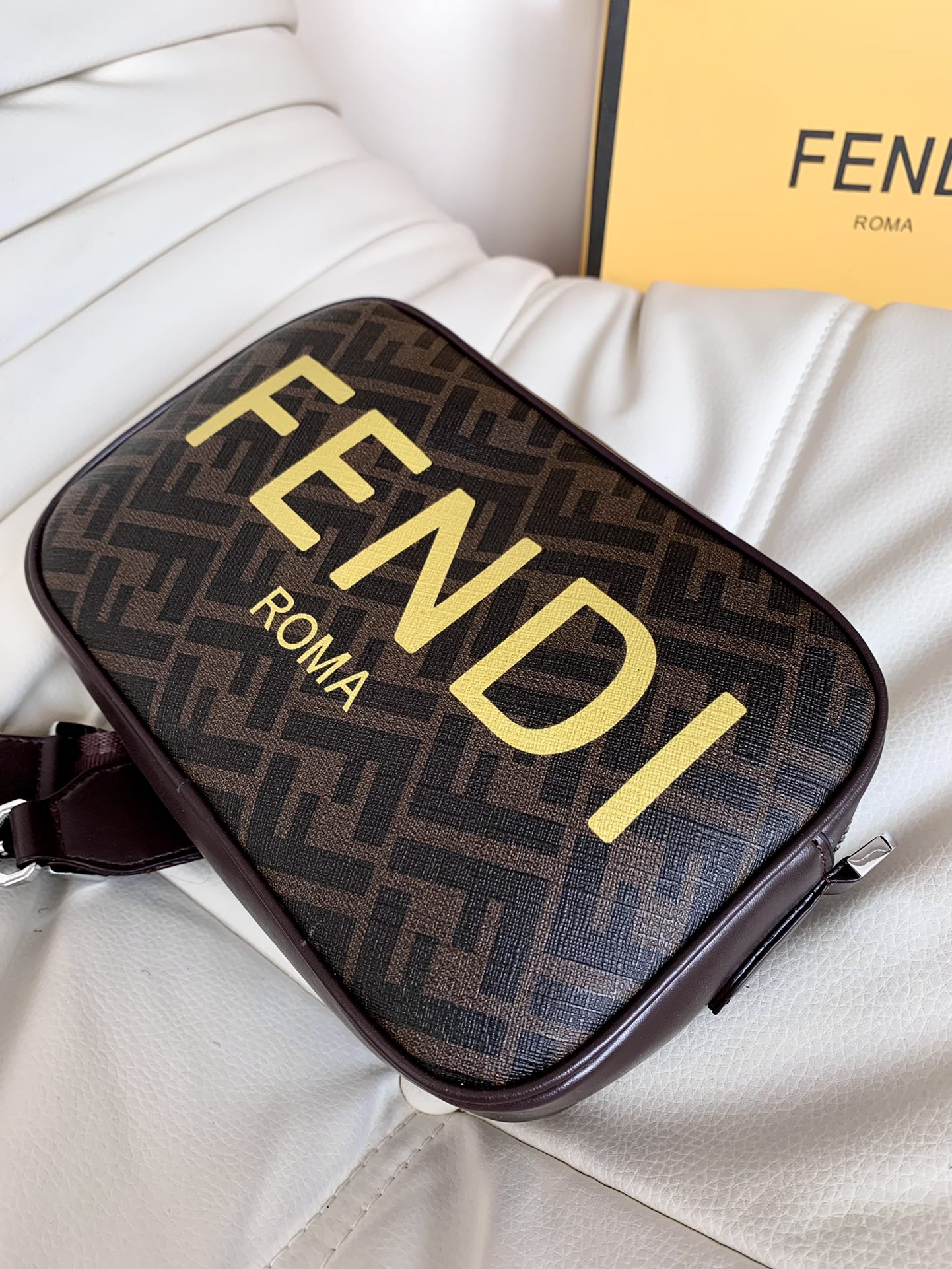 爆買い品質保証 フェンディバッグ買取激安通販 持ちバッグ 斜め掛けバッグ 人気新作 メンズ ロゴプリント ブラック_4