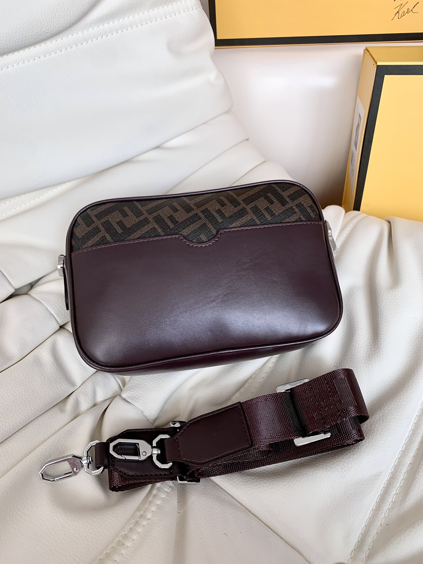 爆買い品質保証 フェンディバッグ買取激安通販 持ちバッグ 斜め掛けバッグ 人気新作 メンズ ロゴプリント ブラック_3