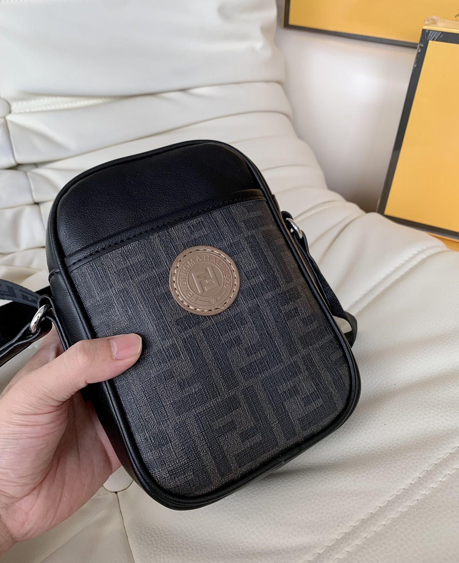 赤字超特価2024 フェンディバッグ 定番Ｎ級品 斜め掛けバッグ ミニバッグ 牛革 実用 花柄 ブラック_5
