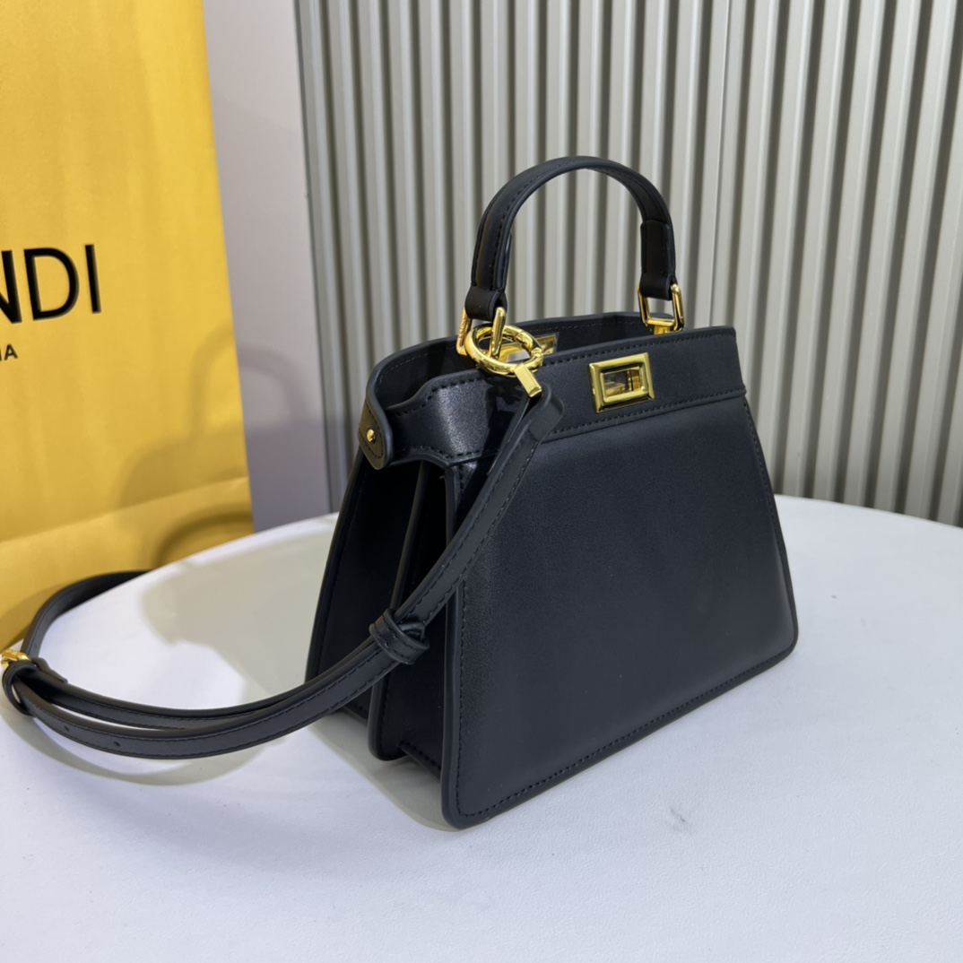フェンディバッグ 黒 レザー偽物 斜め掛けバッグ 持ちバッグ 牛革 個性的 日常用 ファッション レディース ブラック_2