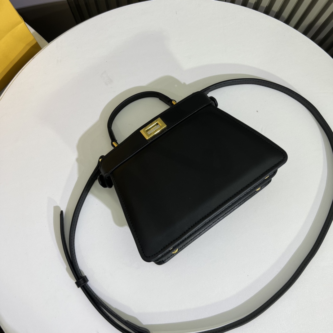 フェンディバッグ 黒 レザー偽物 斜め掛けバッグ 持ちバッグ 牛革 個性的 日常用 ファッション レディース ブラック_8