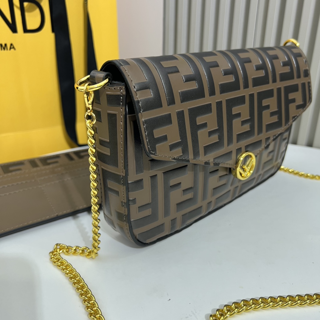 フェンディ バッグ コーデ偽物 斜め掛けバッグ 持ちバッグ 牛革 個性的 日常用 ファッション レディース 花柄 ブラウン_5
