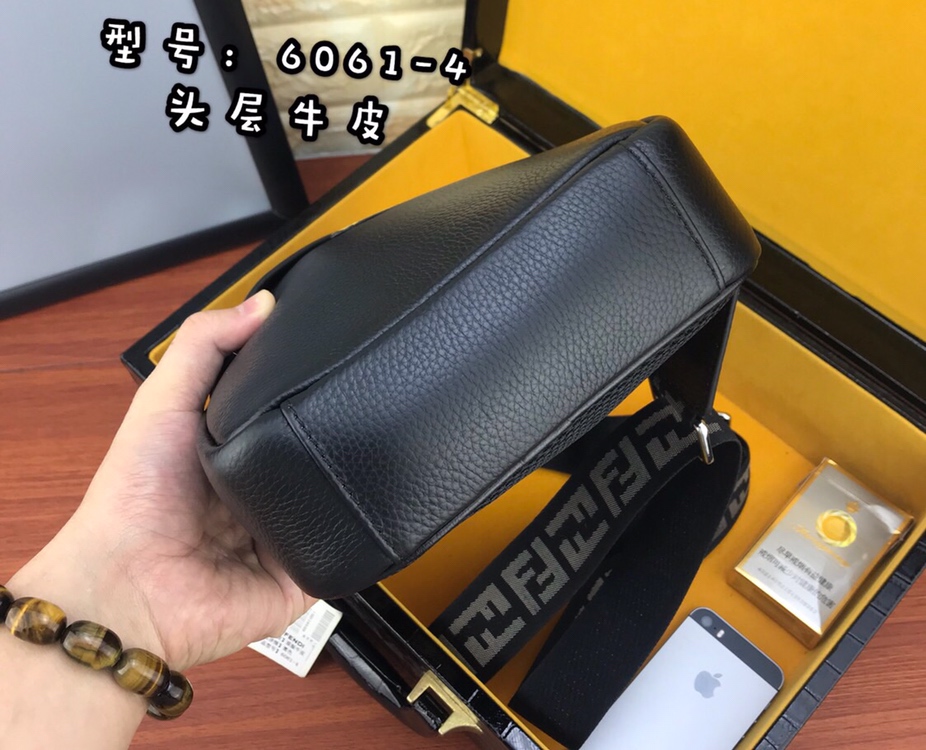 フェンディ スパイバッグＮ級品 斜め掛けバッグ 男女兼用 軽くて薄い ユーティリティチェストバッグ ブラック_7