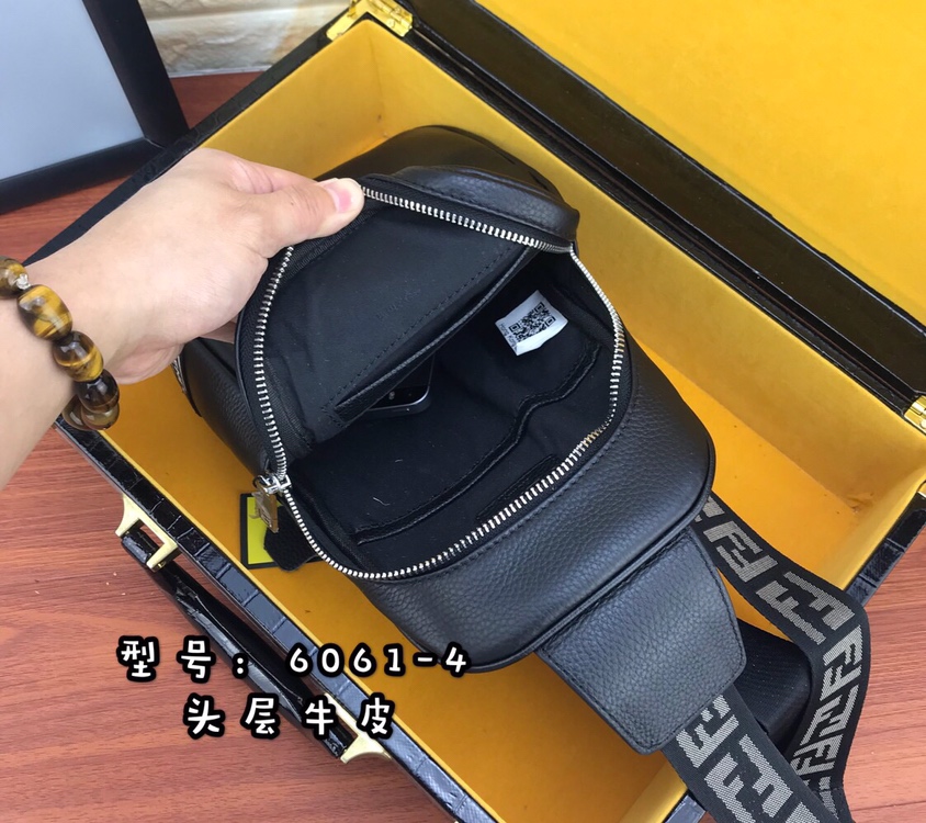 フェンディ スパイバッグＮ級品 斜め掛けバッグ 男女兼用 軽くて薄い ユーティリティチェストバッグ ブラック_9