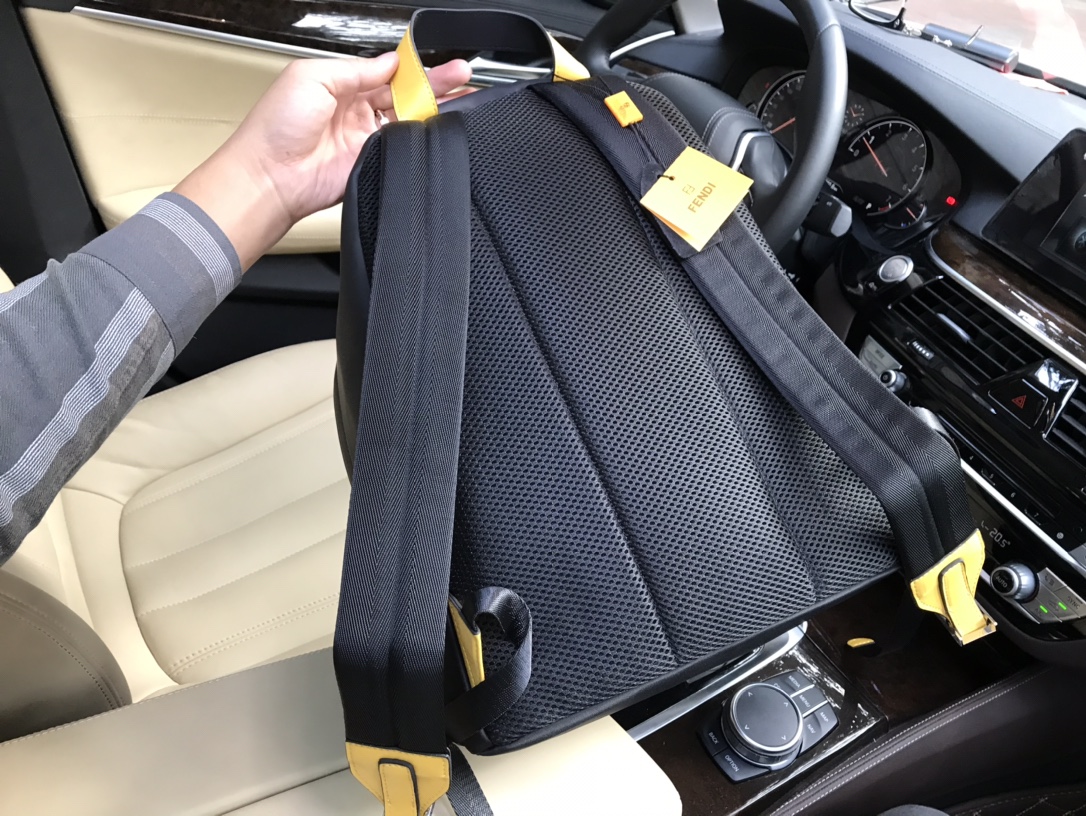 限定販売 最高品質 フェンディ 通勤バッグスーパーコピー 肩掛け バックバッグ イタリア製 人気新作 シンプル ブラック_3