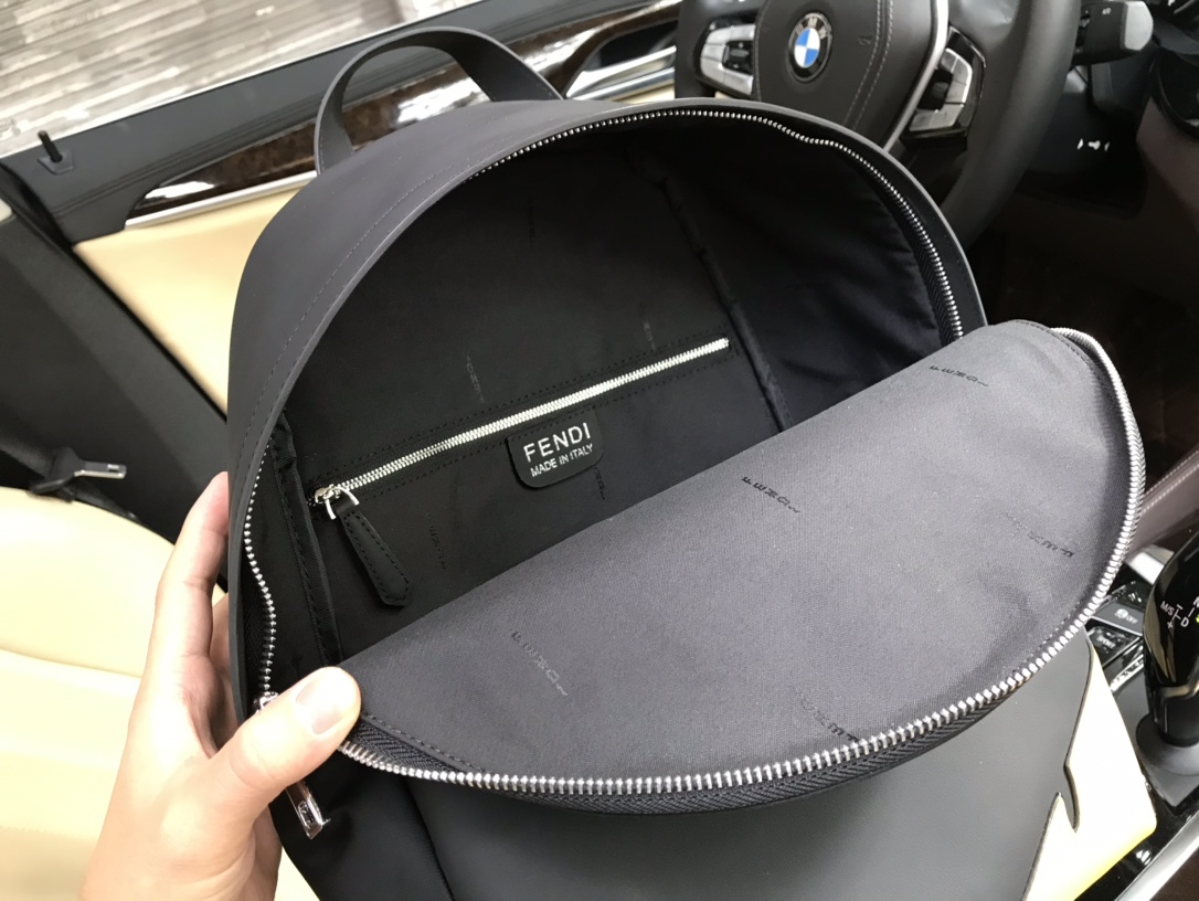 限定販売 最高品質 フェンディ 通勤バッグスーパーコピー 肩掛け バックバッグ イタリア製 人気新作 シンプル ブラック_9