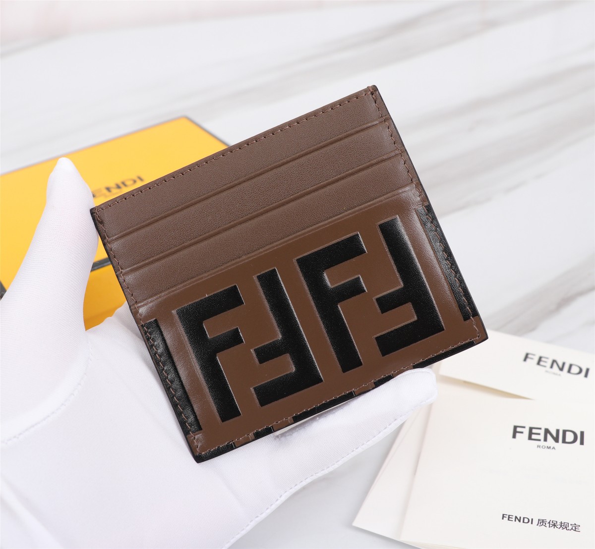 フェンディ財布 レディース偽物 牛革 レザー 薄型 スリム カード入れ カードケース スキミング防止 磁気防止 ブラウン_5