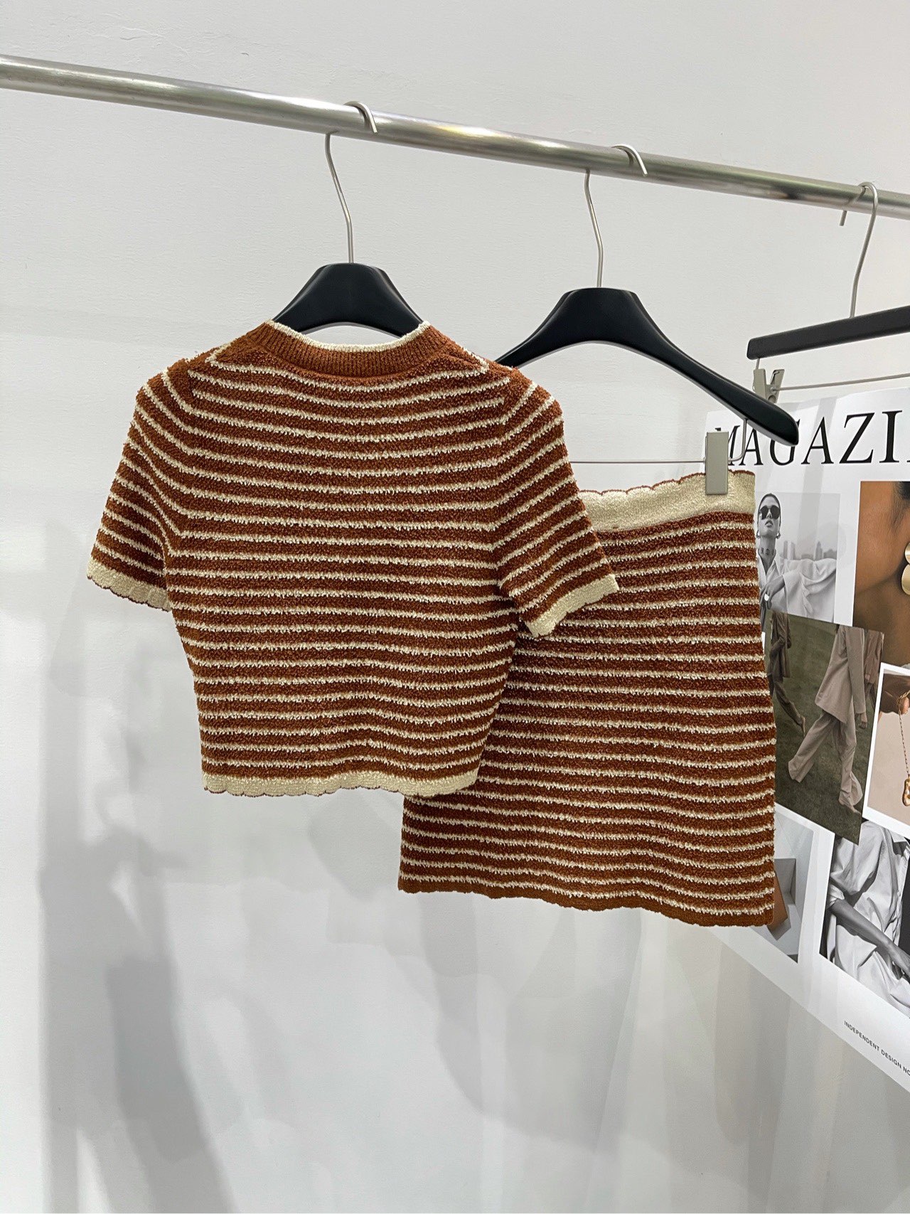 華やかに演出する ミュウミュウ アウター偽物 セット 半袖 スカート ニット 夏品 可愛い セクシー ブラウン_4