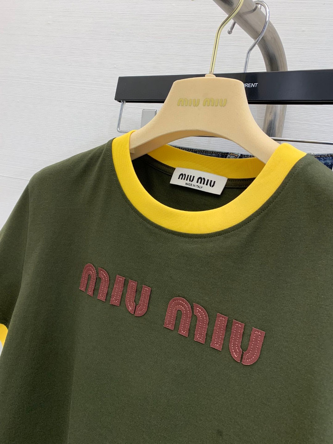 ミュウミュウとプラダ偽物 半袖 Tシャツ 人気夏品 ロゴプリント ショット 少女感 ファッション レディース グリーン_5