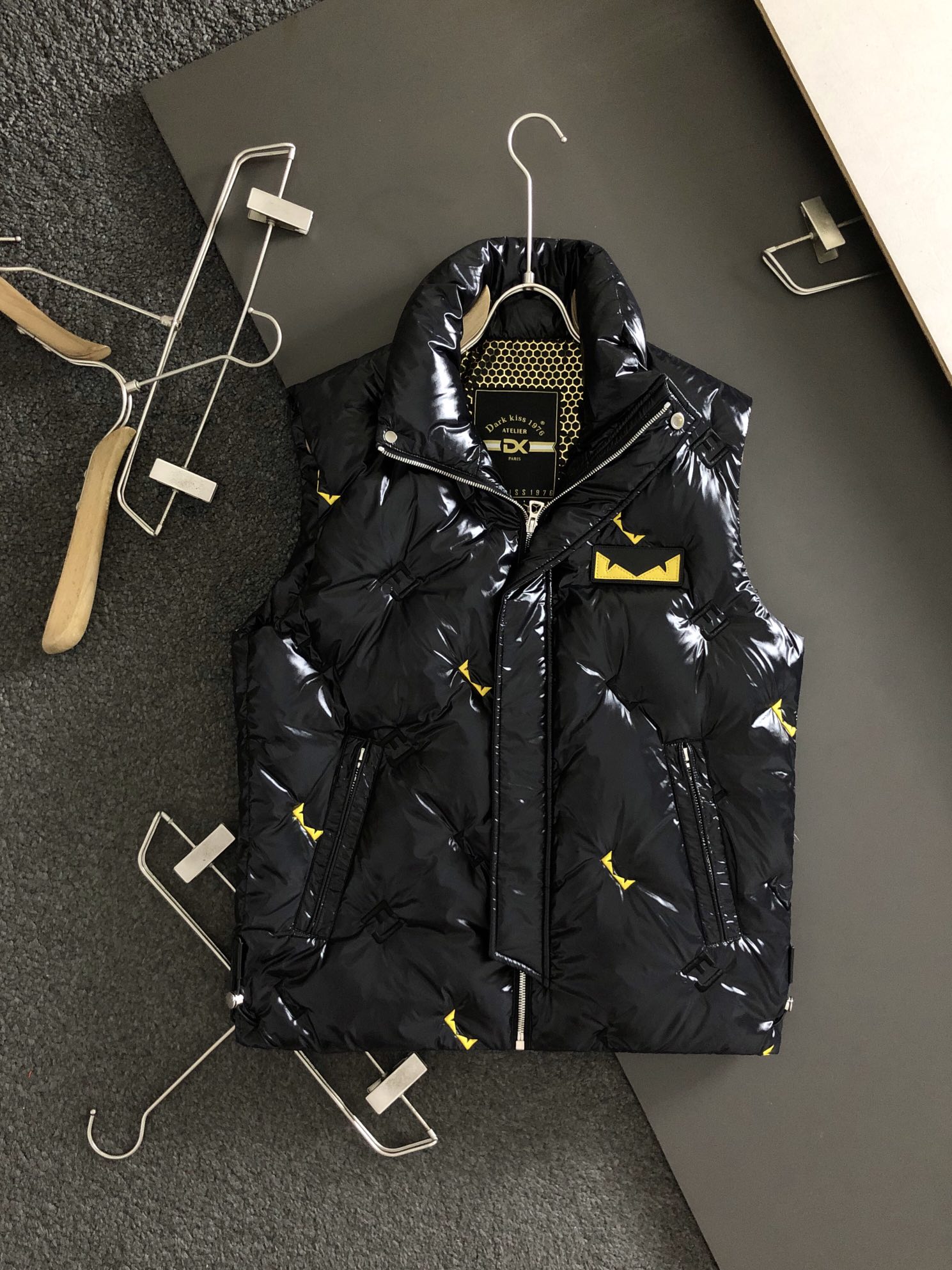 fendi ダウン ジャケット激安通販 ダウンジャケット トップス 防寒着 サーモクラフト ヒーター ダウンベスト ブラック_1