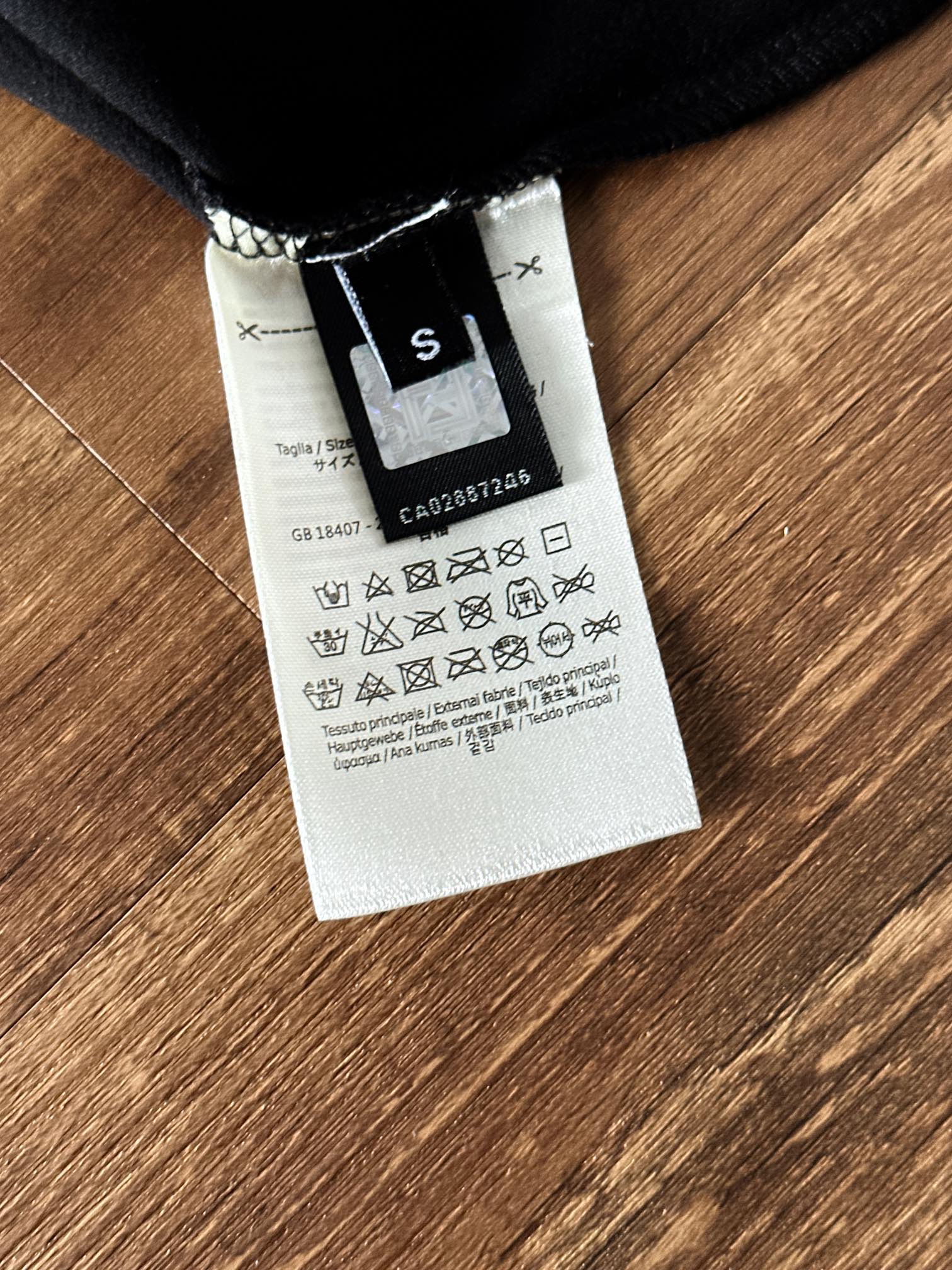 フェンディ t シャツ レディース激安通販 長袖 シンプル 純綿 トップス 丸首 ロゴ刺繍 柔らかい メンズ ブラック_6