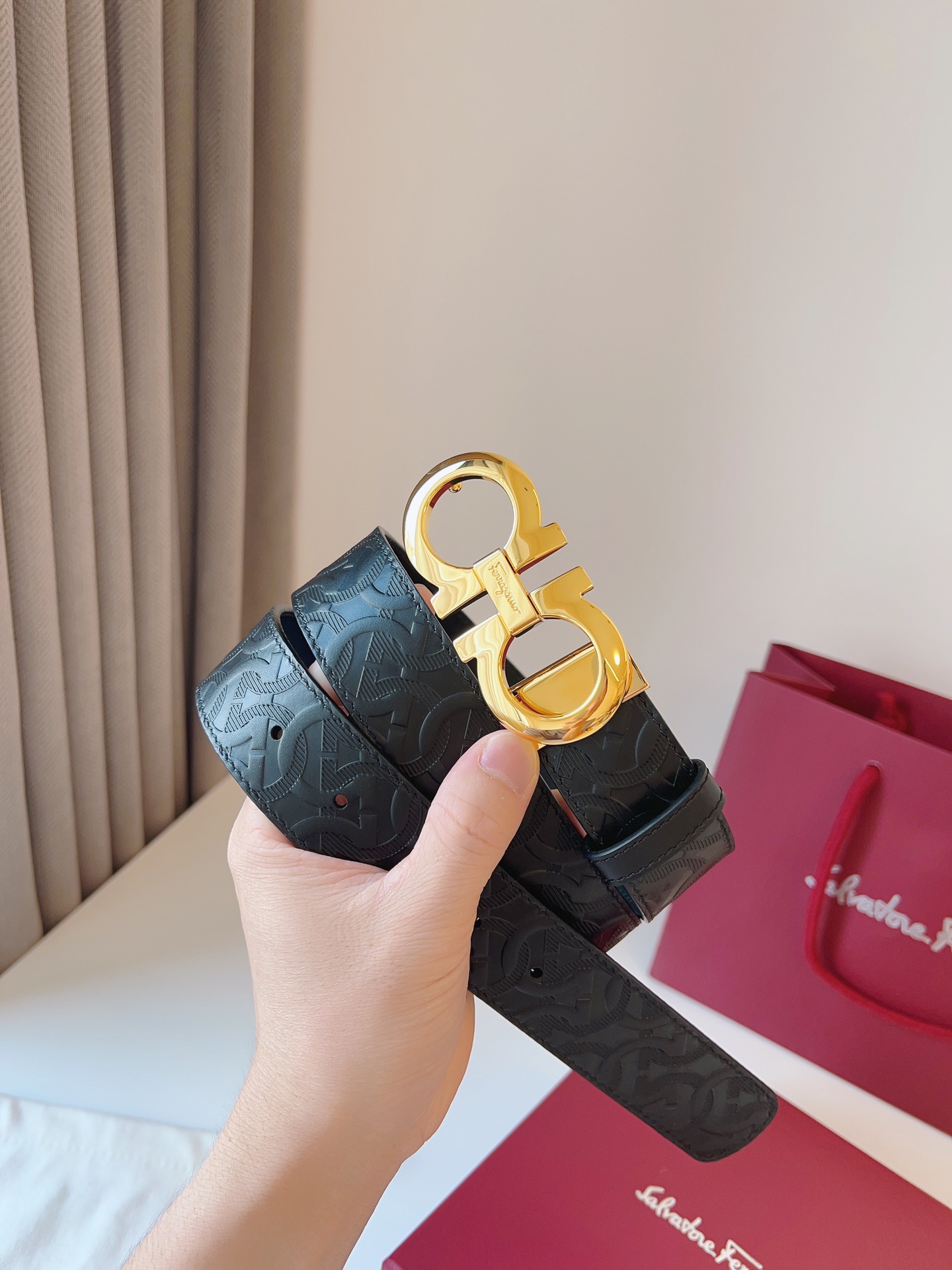 超激得新品 ferragamo ベルト偽物 幅35㎜ 牛革 レザー ビジネス 本革で作られ ゴールドバックル 調整可 メンズ ブラック_3