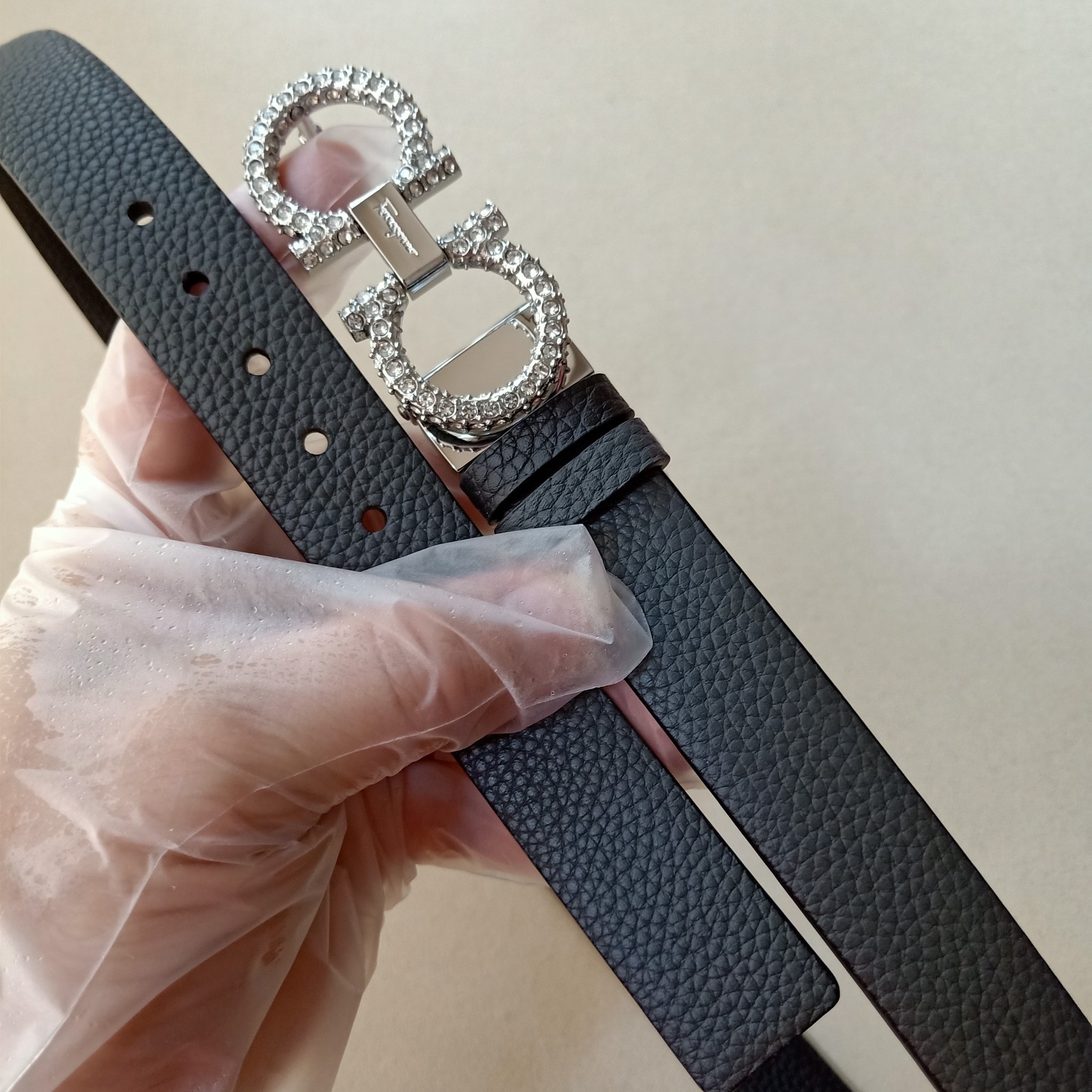 ferragamo ベルト アウトレットＮ級品 幅25㎜ 牛革 細い 細め 本革 ゴールドバックル レディース ダイヤモンド飾り ブラック_2
