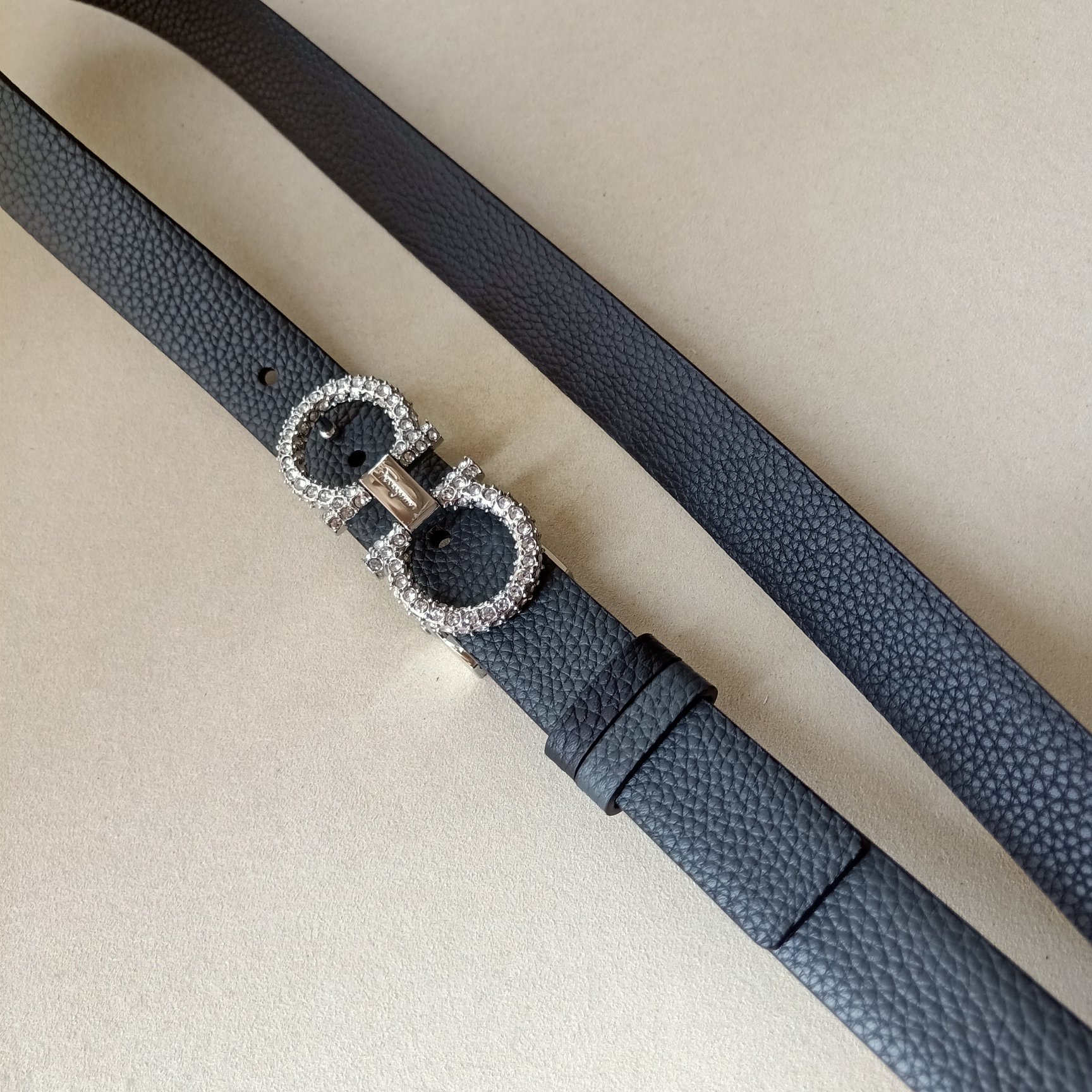 ferragamo ベルト アウトレットＮ級品 幅25㎜ 牛革 細い 細め 本革 ゴールドバックル レディース ダイヤモンド飾り ブラック_7