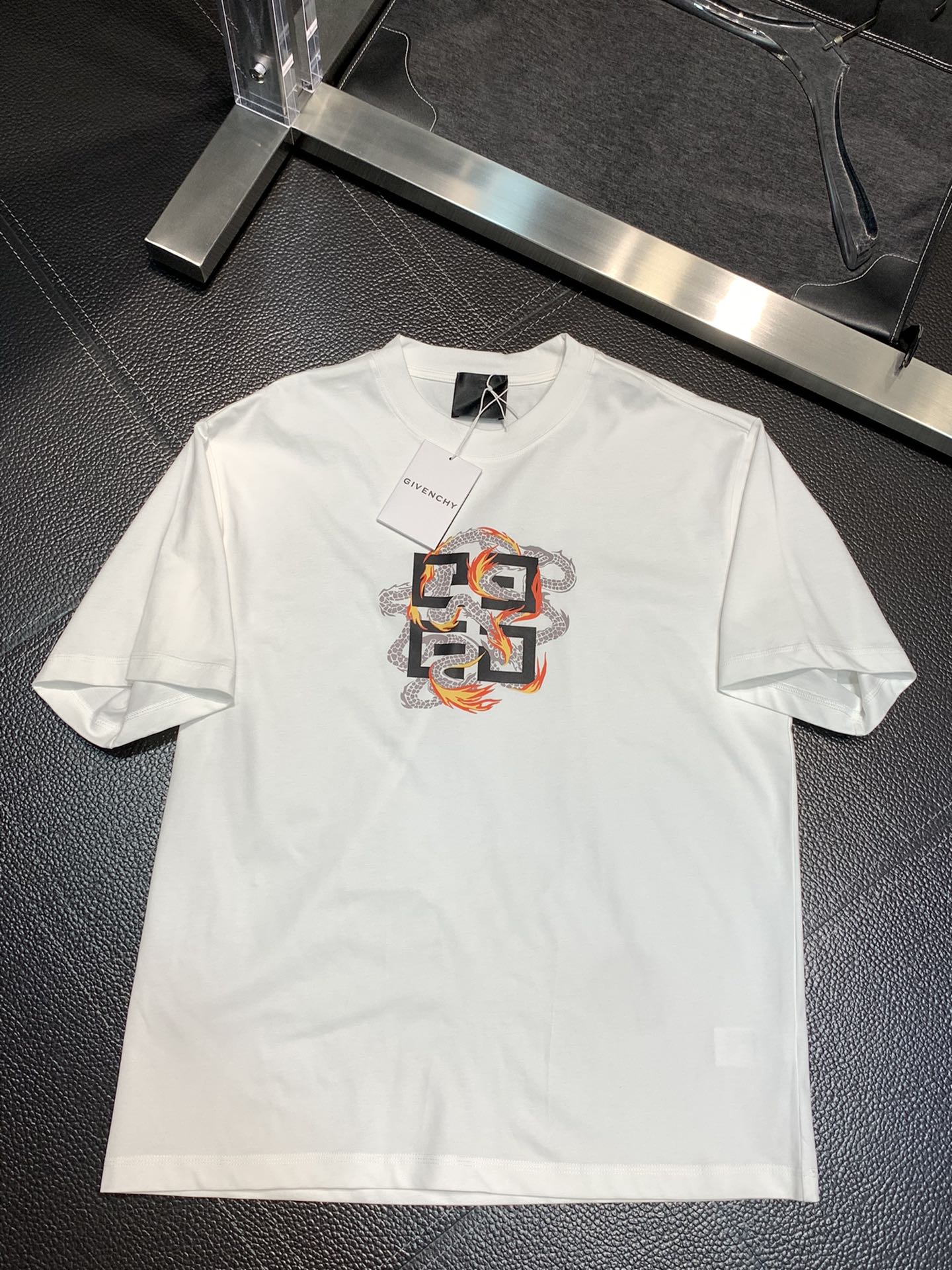 ジバンシィ 定番人気物 コピー 半袖 Tシャツ ウールコットン ブラック 柔らかい 花柄_1