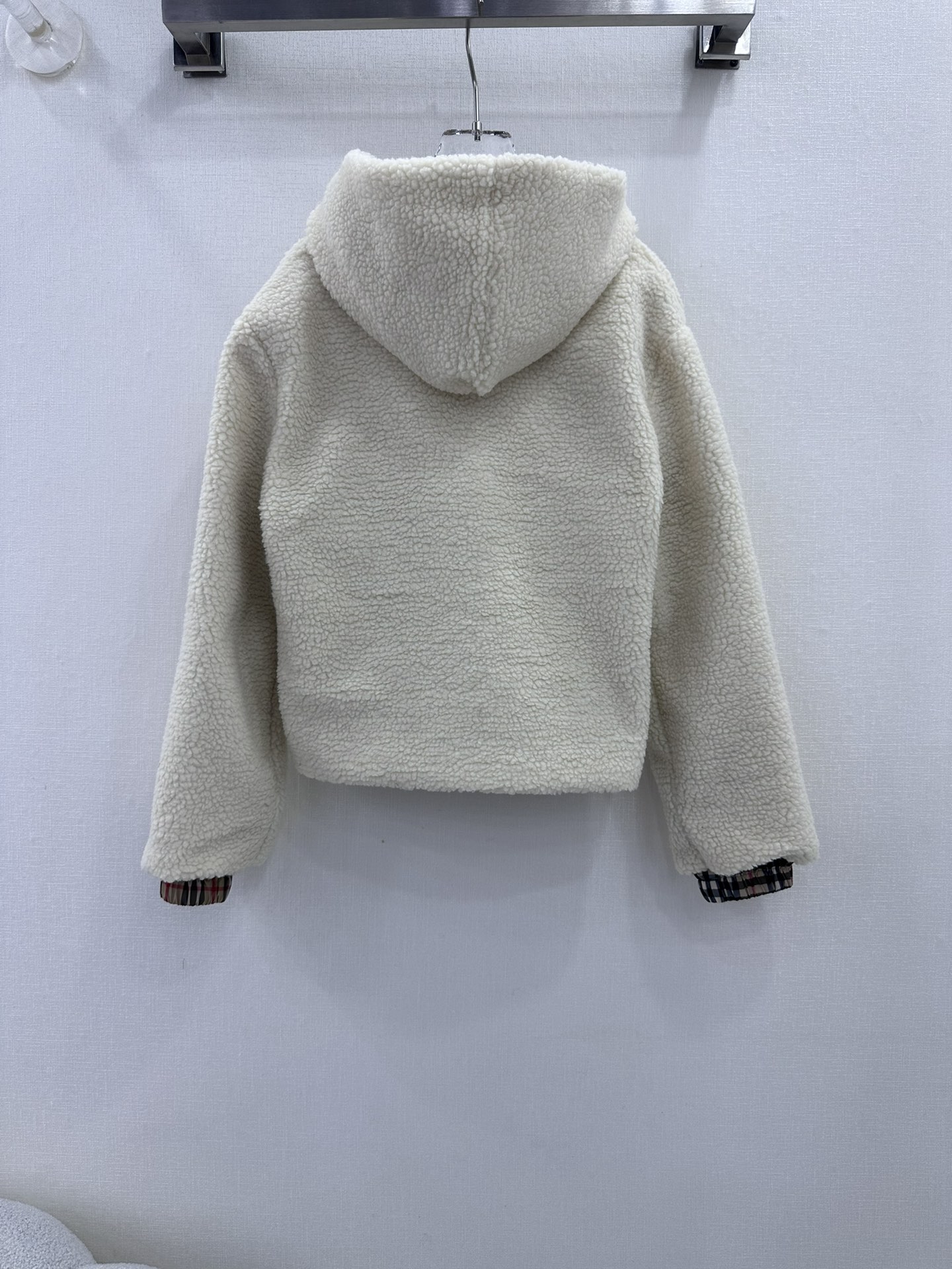 アウター バーバリー偽物 ジャケット トップス 柔らかい ウール もこもこ 少女感 ゆったり 高級品 ホワイト_3