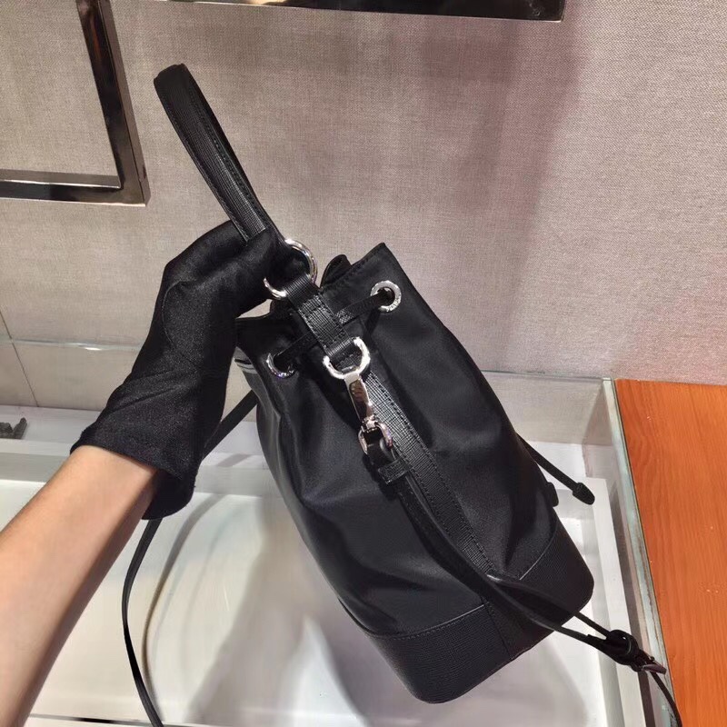 プラダ最新バッグＮ級品 持ちバッグ 可愛い 女の子 大人 軽量 バケツバッグ 大容量 牛革 レザー 軽量 ブラック_6