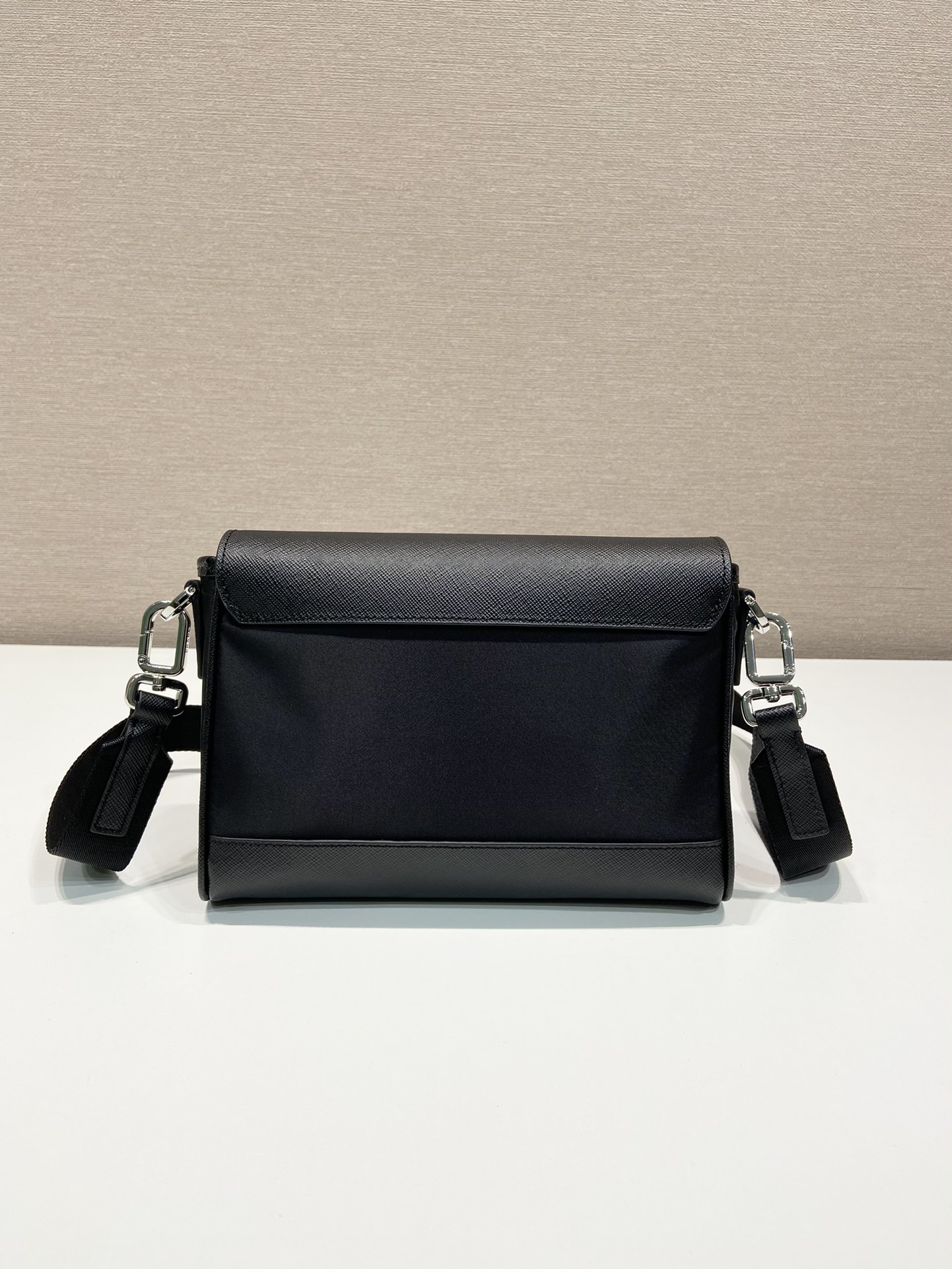 プラダ バッグ 耐久性激安通販 斜め掛けバッグ 牛革 レザー 人気新品 シンプル 男女兼用 大容量 ブラック_4