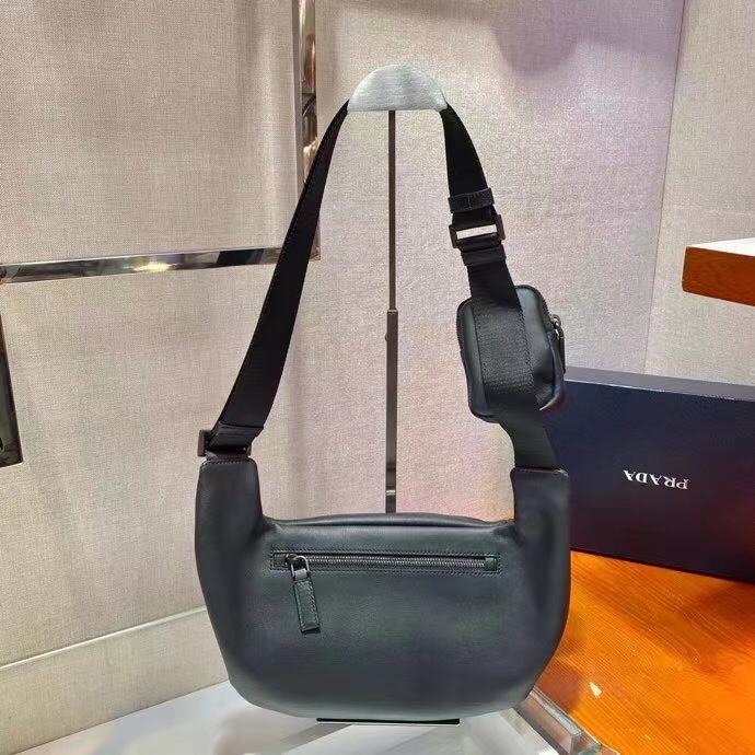 プラダ ポーチ ナイロンＮ級品 斜め掛けバッグ 牛革 レザー 人気 シンプル ナイロン 大容量 ポケット付き ブラック_2