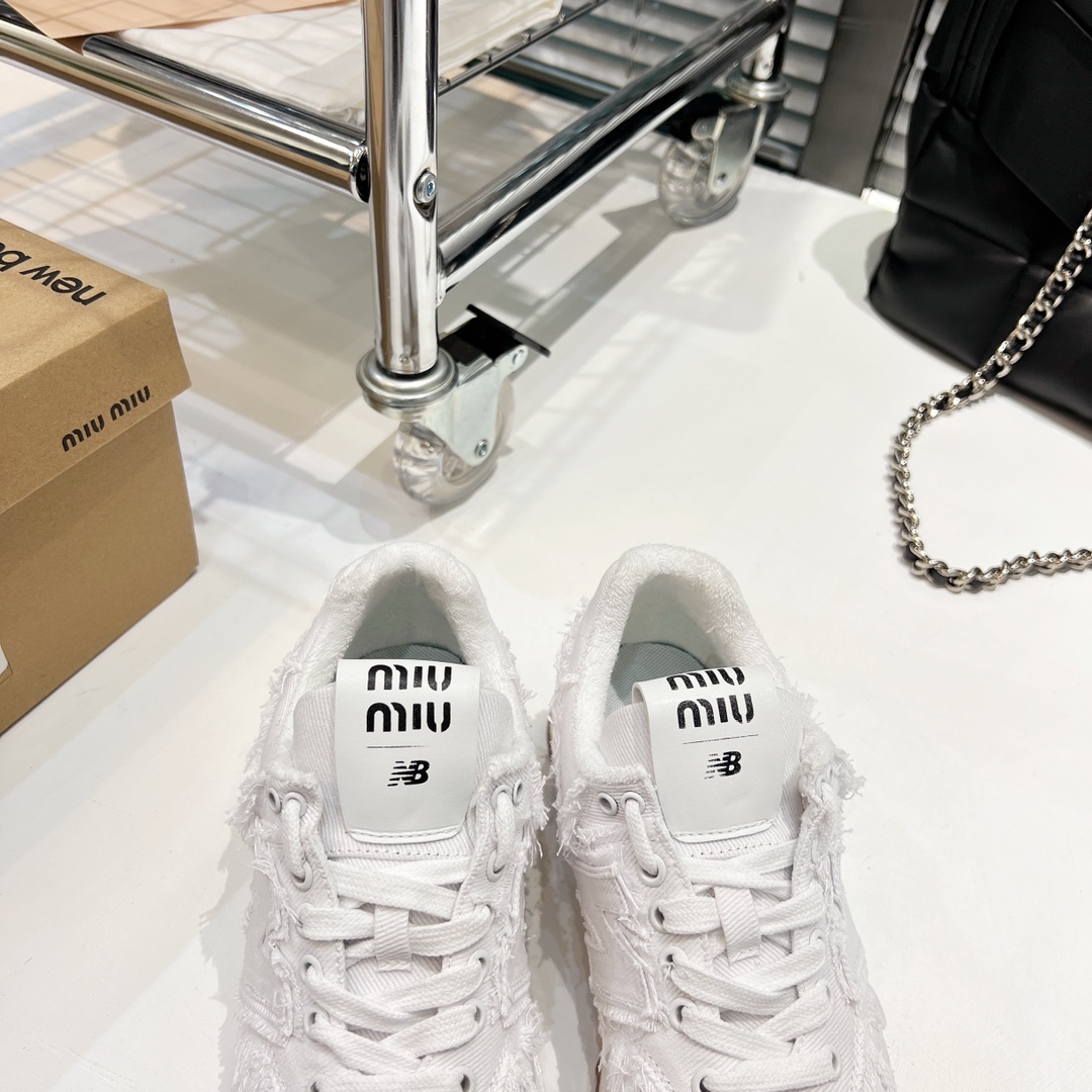 miumiu スニーカー 厚底スーパーコピー 運動 ランニング カジュアル シューズ 通学 スポーツシューズ ホワイト_4