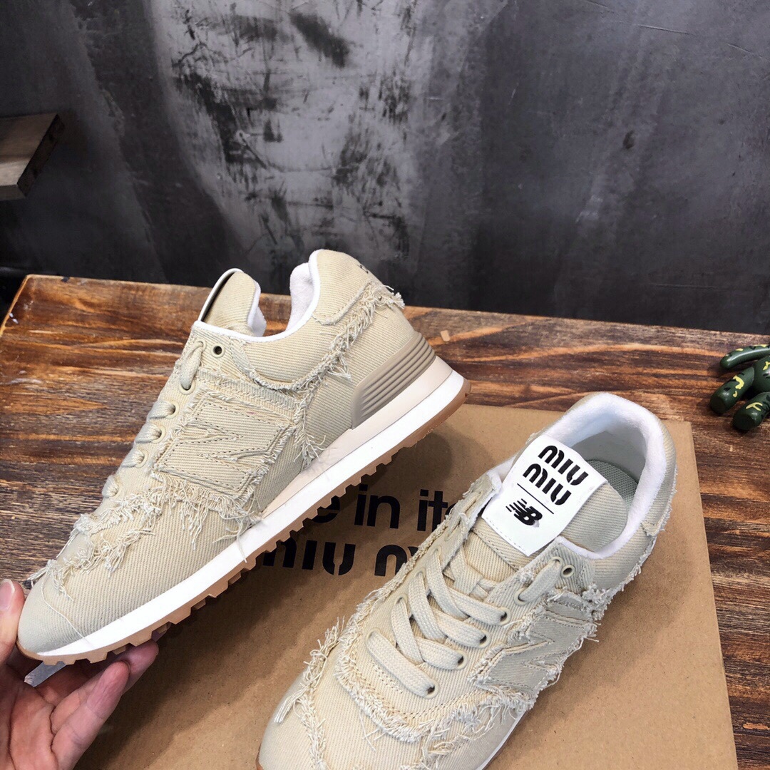 超激得新品 miumiu の スニーカーＮ級品 運動 Miumiu x New Balanceコラボ ランニング カジュアル 通学 スポーツシューズ グレイ_2