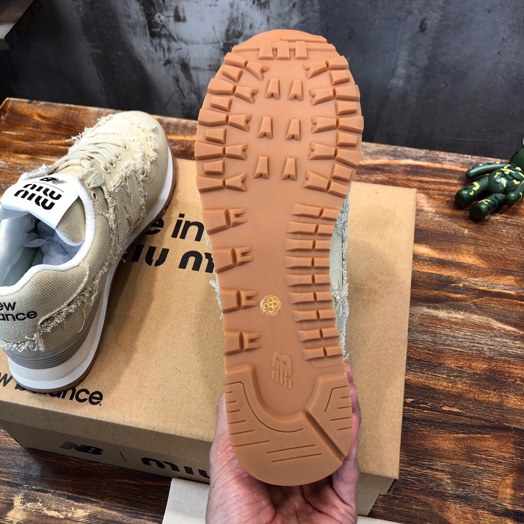 超激得新品 miumiu の スニーカーＮ級品 運動 Miumiu x New Balanceコラボ ランニング カジュアル 通学 スポーツシューズ グレイ_5