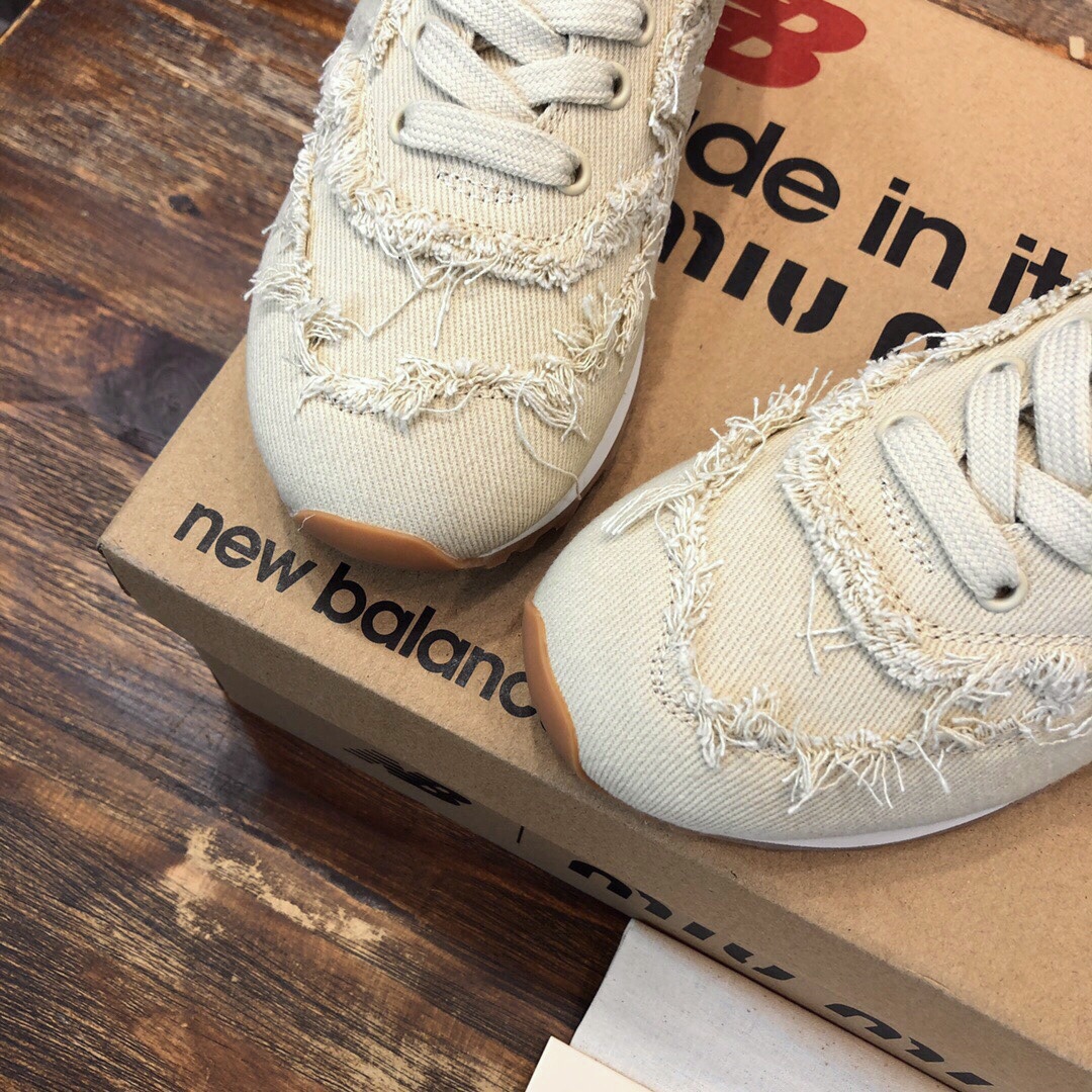 超激得新品 miumiu の スニーカーＮ級品 運動 Miumiu x New Balanceコラボ ランニング カジュアル 通学 スポーツシューズ グレイ_6