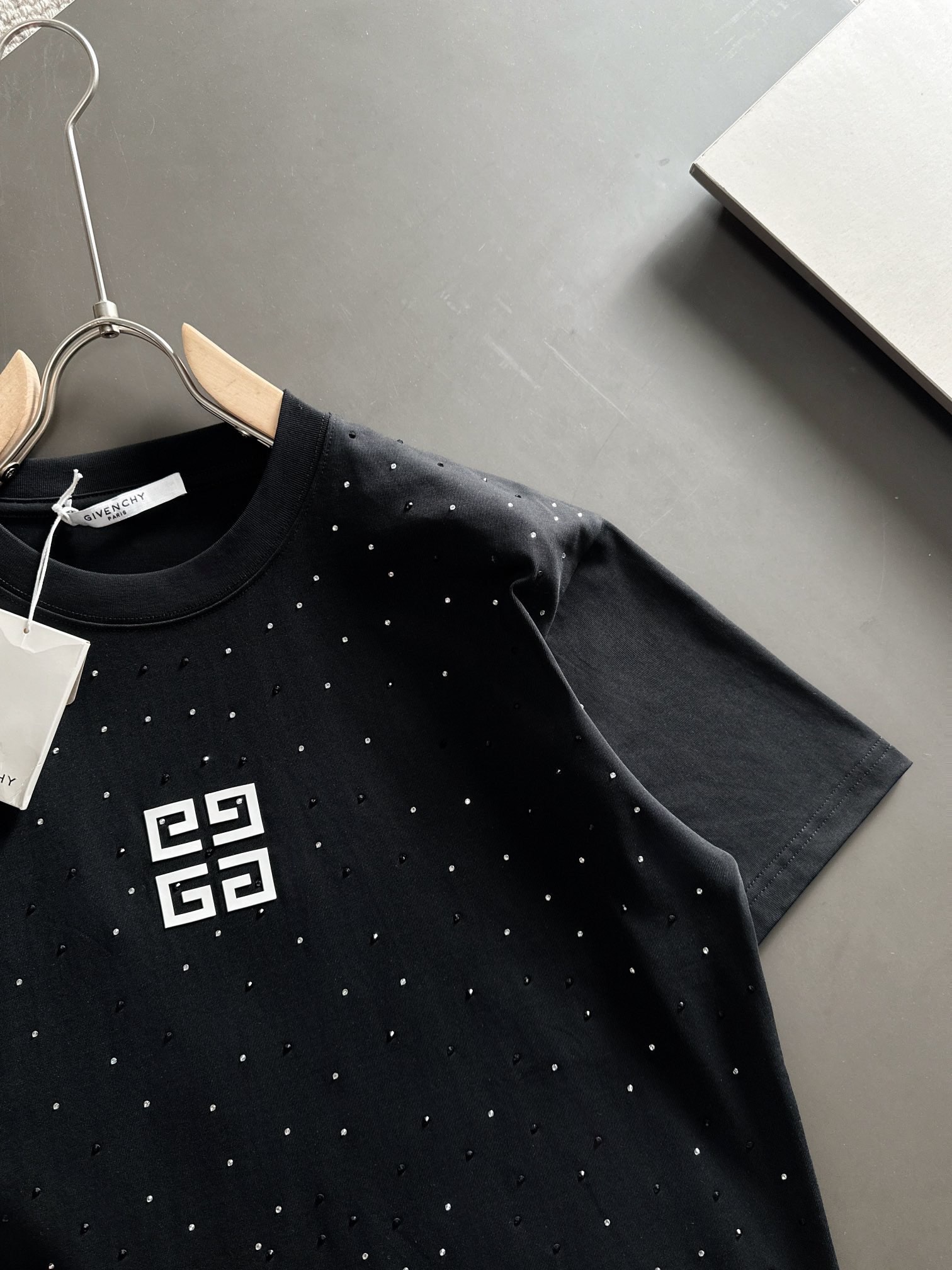 ジバンシィ GIVENCHY限定 コピー 半袖 Tシャツ ウール コットン ブラック 柔らかい 花柄_2