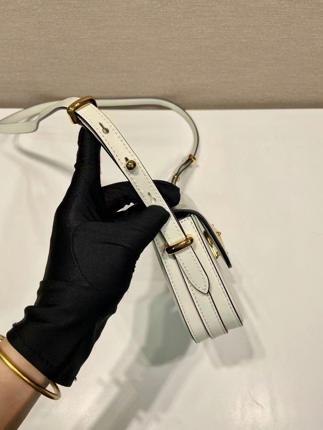 人気定番豊富な プラダ アメリカコピー 牛革 レザー 斜め掛けバッグ 柔らかい 調整可 小さい シンプル ホワイト_6