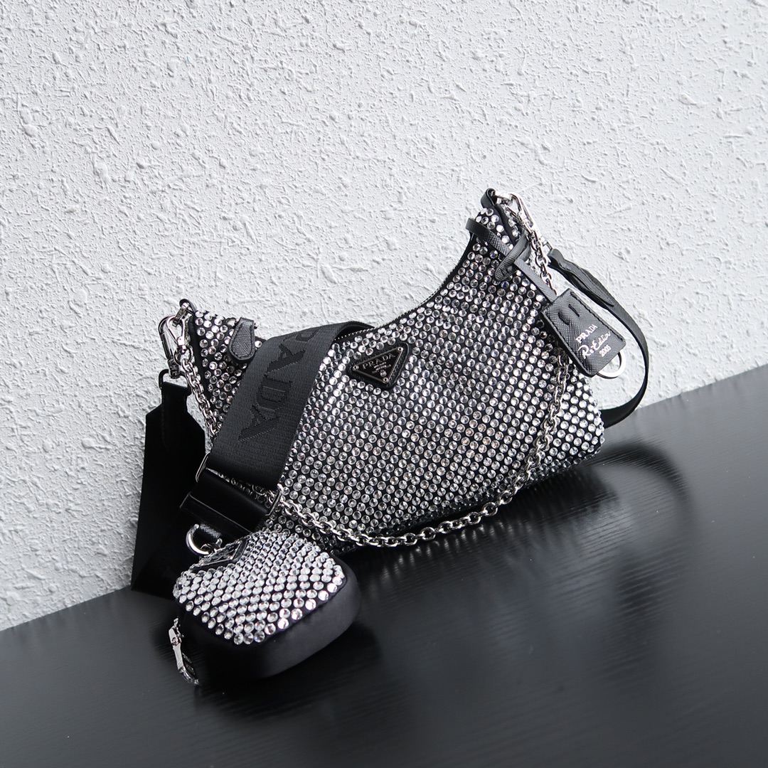 今季セール限定品 プラダエコバッグナイロン偽物 斜め掛けバッグ 牛革 レザー ダイヤモンド飾り キラキラ 人気 ブラック_1