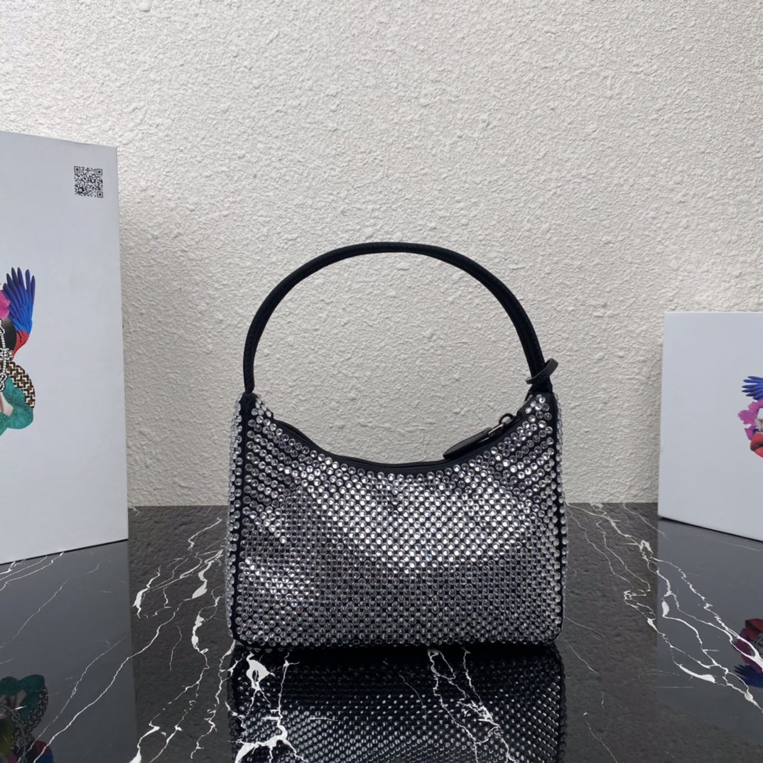 個性的 24年夏新款 プラダ 海外 ノベルティＮ級品 持ちバッグ 牛革 レザー ダイヤモンド飾り キラキラ 人気新作 ブラック_9