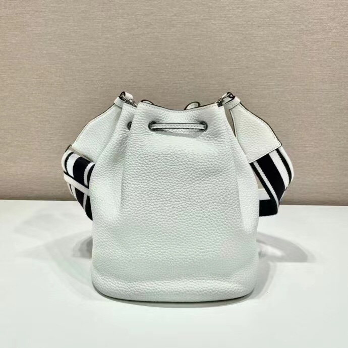 プラダ 素材 一覧偽物 牛革 柔らかい 人気 肩掛けバッグ 斜め掛け 新作販売 シンプル ホワイト_3