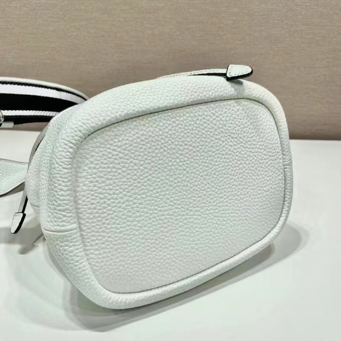 プラダ 素材 一覧偽物 牛革 柔らかい 人気 肩掛けバッグ 斜め掛け 新作販売 シンプル ホワイト_7