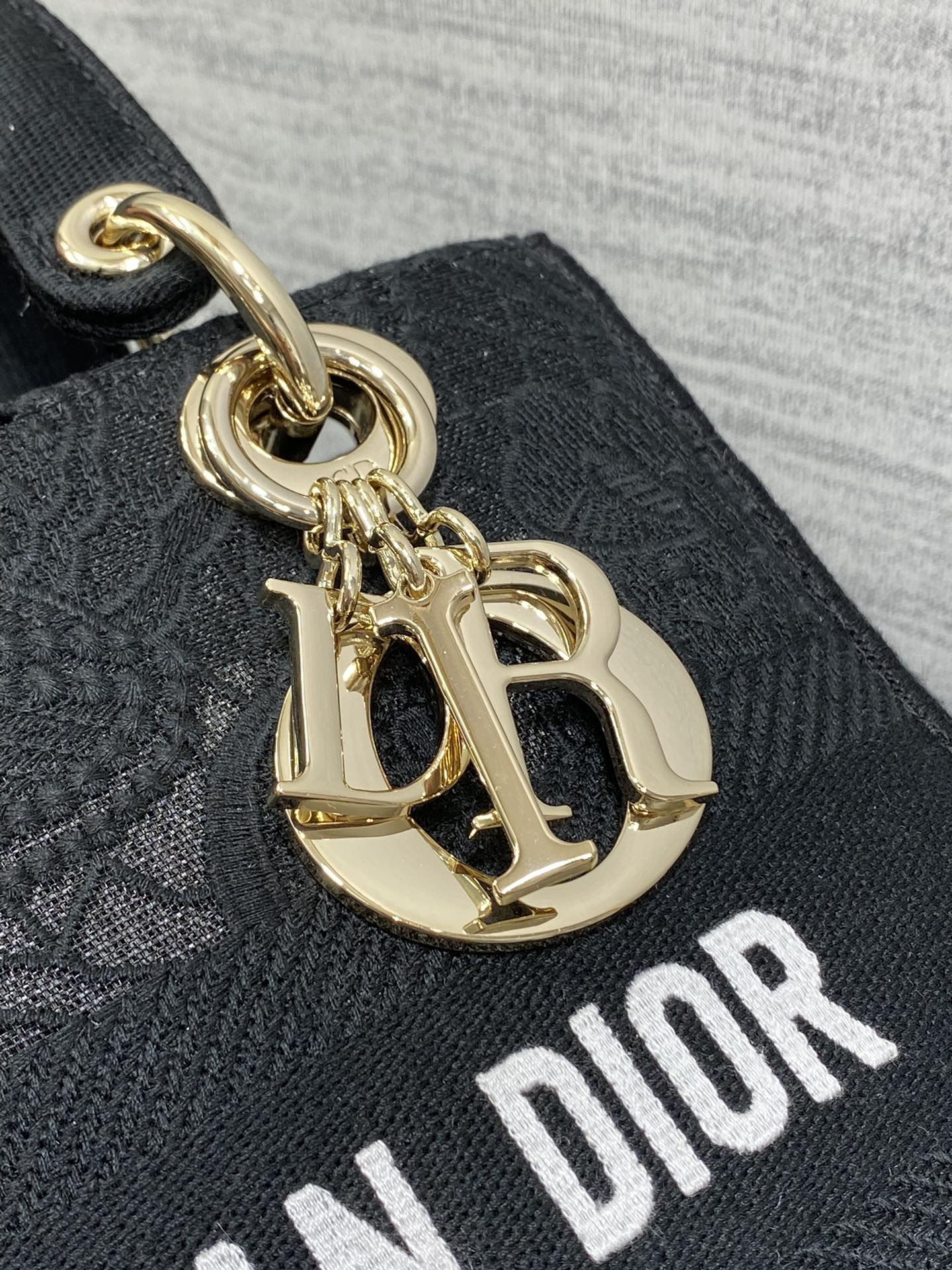 dior バック偽物 持ちバッグ 牛革 刺繍 シンプル 綺麗！ピコット レディース ブラウン_3