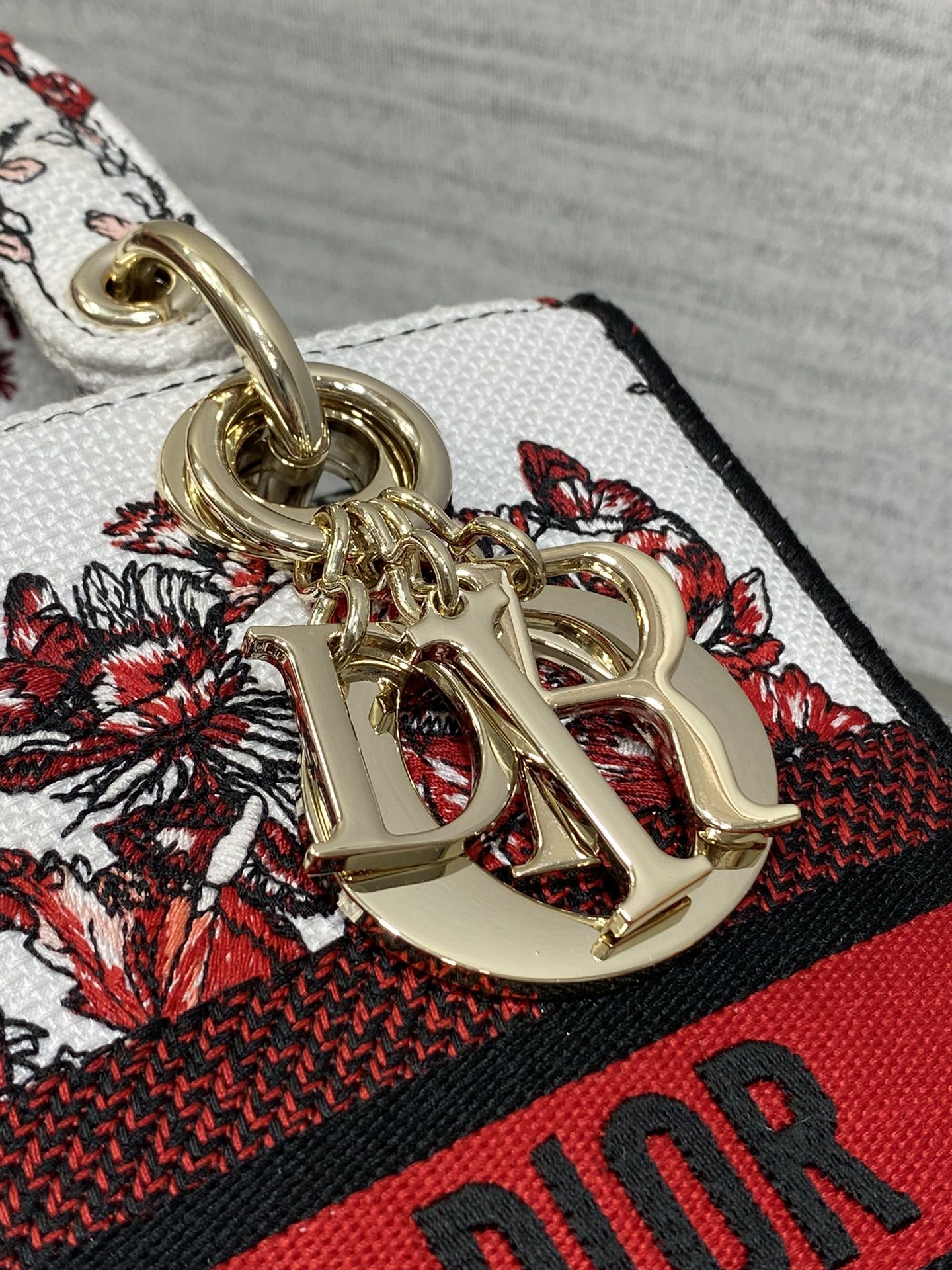 ディオール バックＮ級品 持ちバッグ 牛革 刺繍 シンプル 綺麗！ピコット レディース カラフル レッド_4