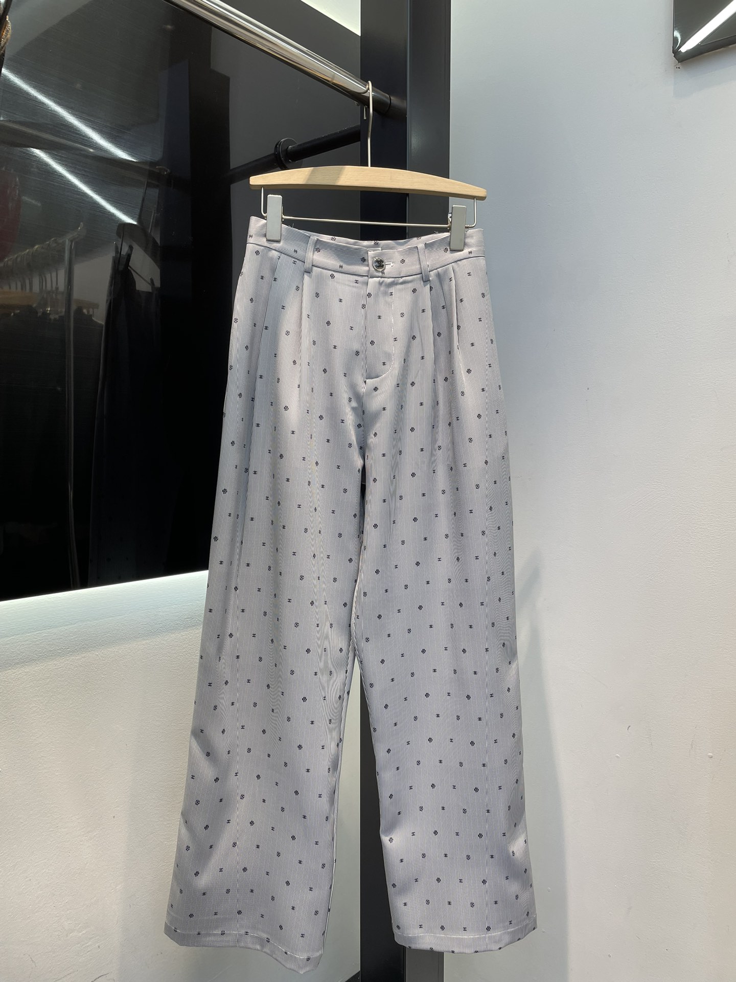 シャネルパンツ偽物 筒形パンツ ズボン ロゴプリント シンプル 夏品 ゆったり ホワイト_1