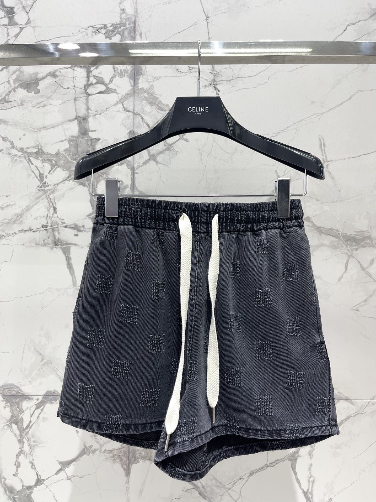 セリーヌ パンツ サイズ感スーパーコピー 純綿 ショットパンツ ジンーズ 柔らかい ロゴ刺繡 シンプル ブラック_1