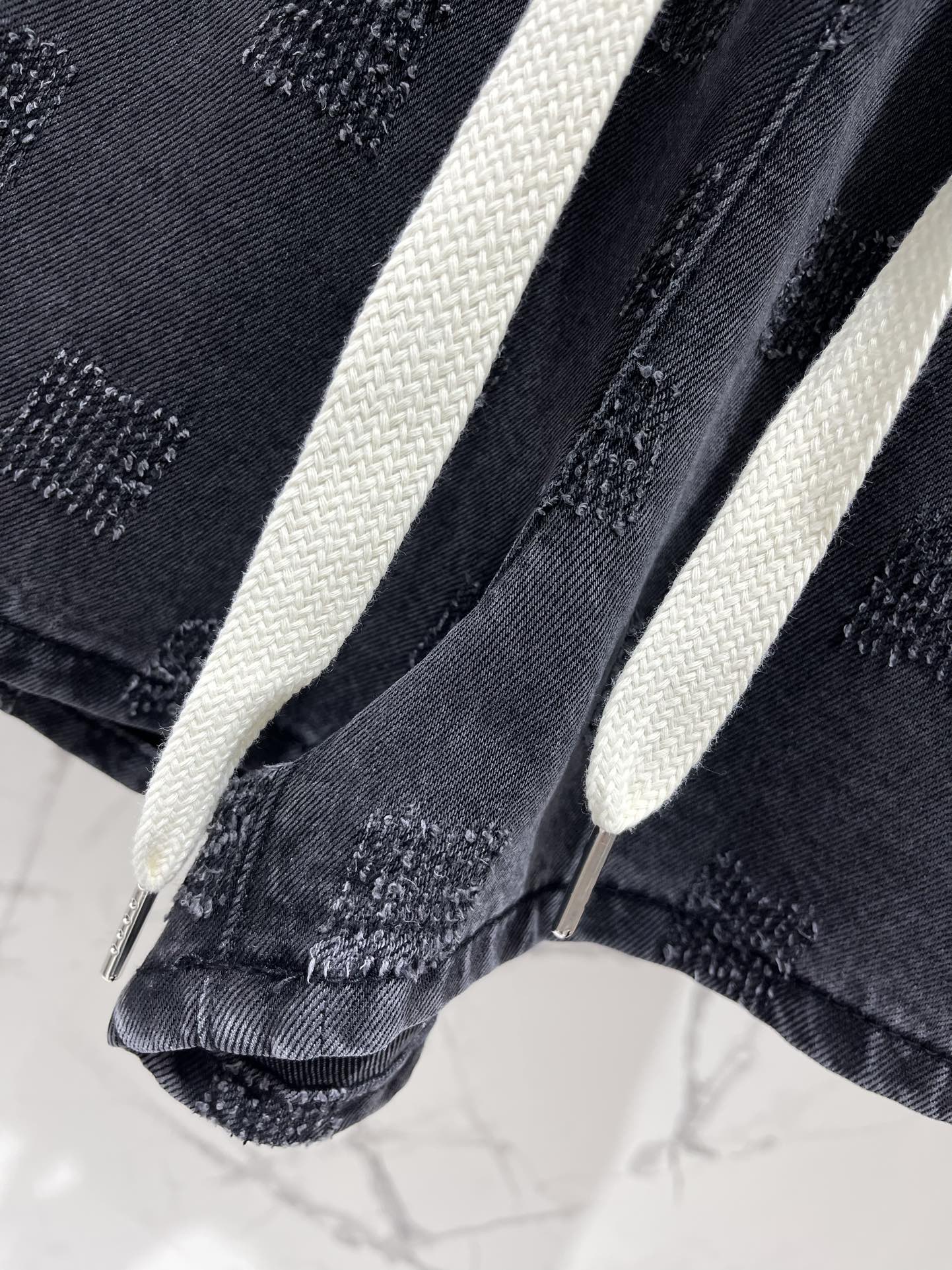 セリーヌ パンツ サイズ感スーパーコピー 純綿 ショットパンツ ジンーズ 柔らかい ロゴ刺繡 シンプル ブラック_4