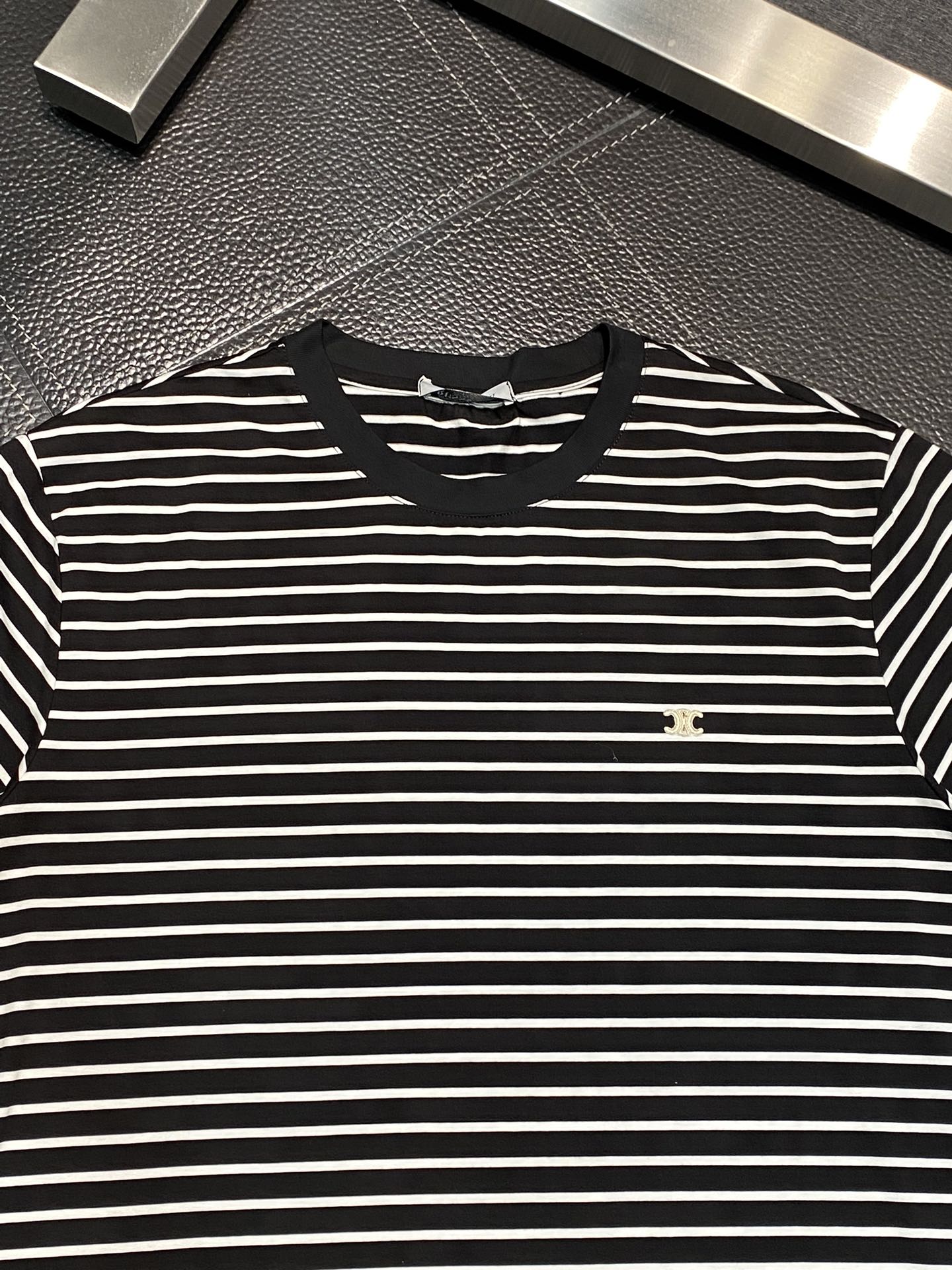 セリーヌ tシャツ 韓国偽物 半袖 トップス シンプル 純綿 快適 柔らかい ファッション 人気品 縞模様 ブラック_2