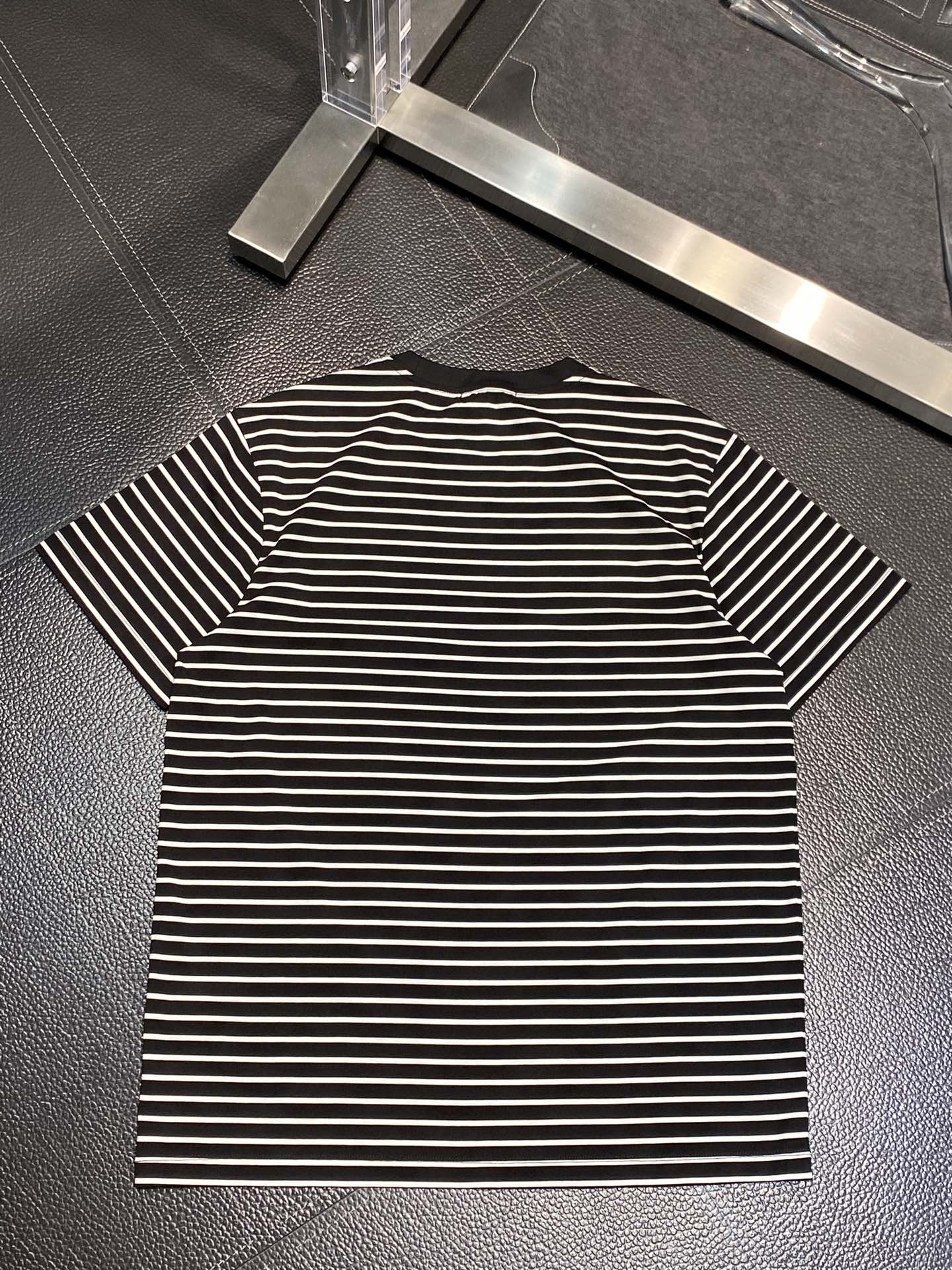 セリーヌ tシャツ 韓国偽物 半袖 トップス シンプル 純綿 快適 柔らかい ファッション 人気品 縞模様 ブラック_3