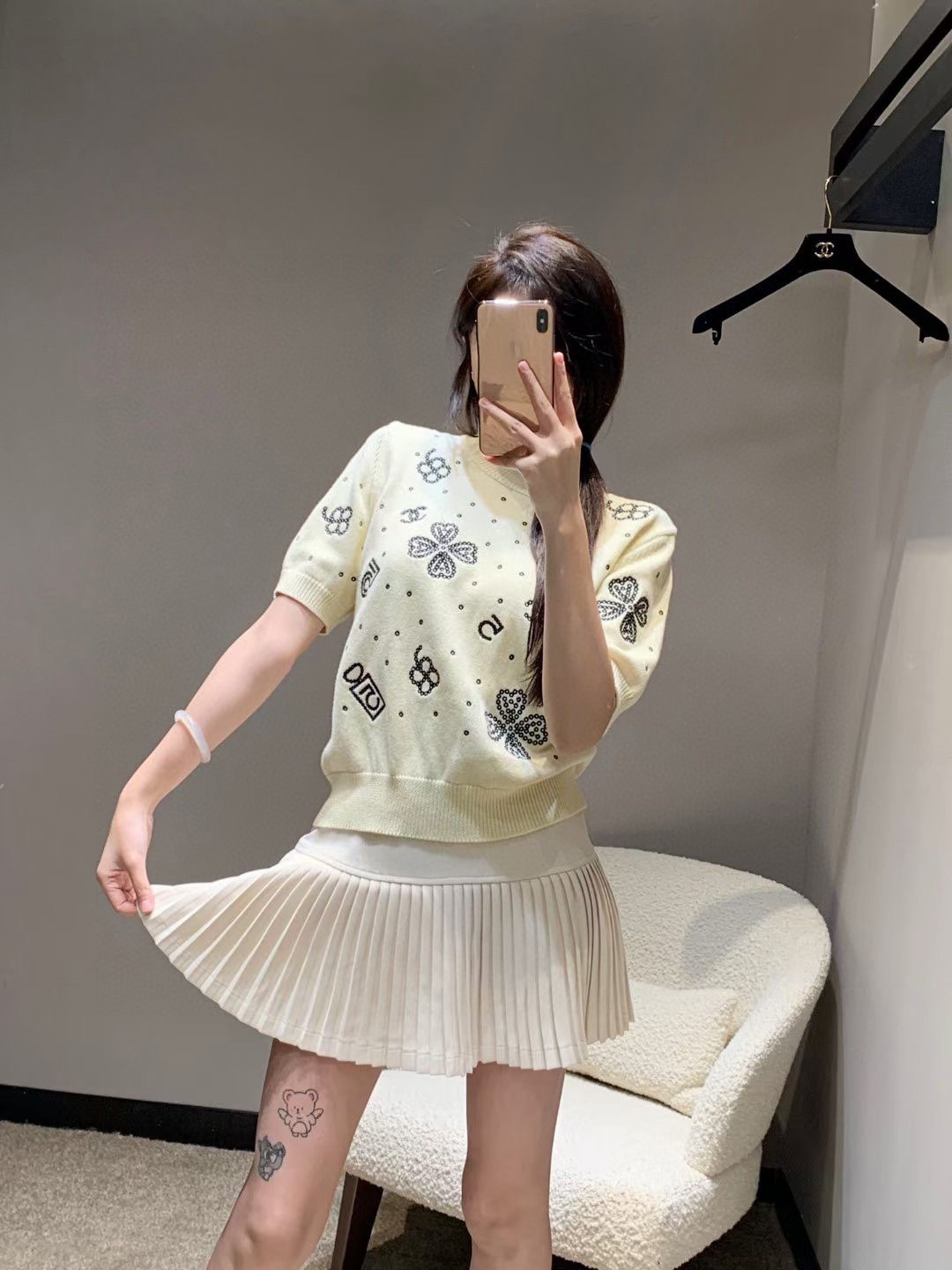 触り心地のいい chanel nike t シャツ激安通販 半袖 トップス 純綿 ジレー シンプル 高級感 セーター 人気 2色可選_8