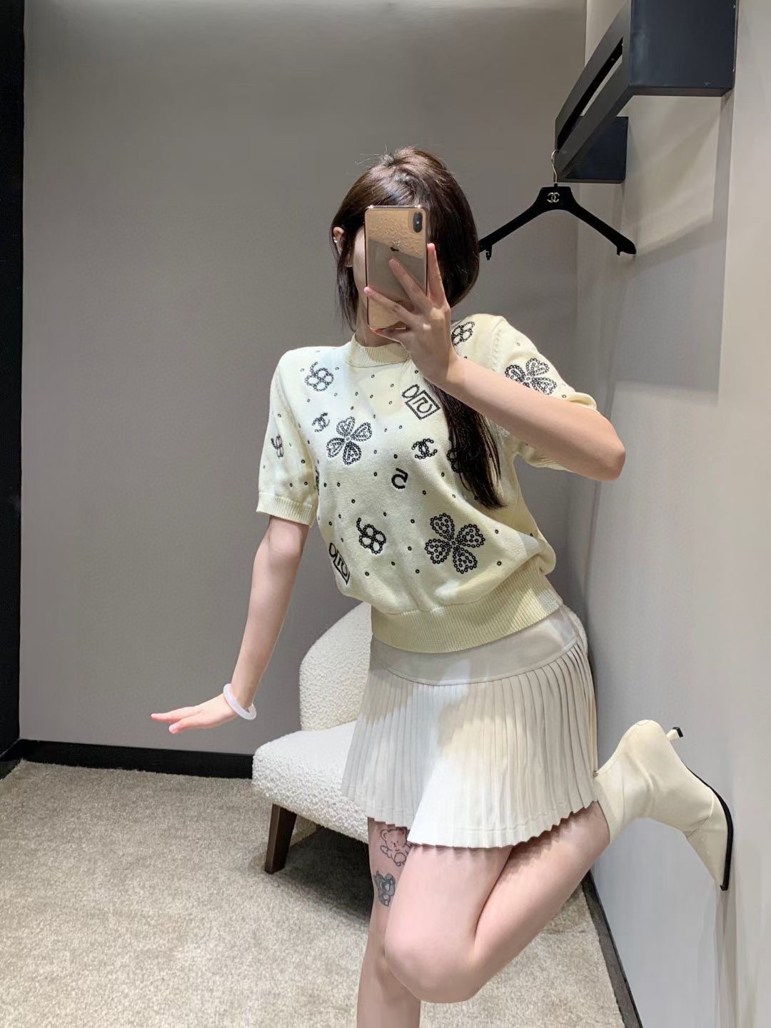 触り心地のいい chanel nike t シャツ激安通販 半袖 トップス 純綿 ジレー シンプル 高級感 セーター 人気 2色可選_11