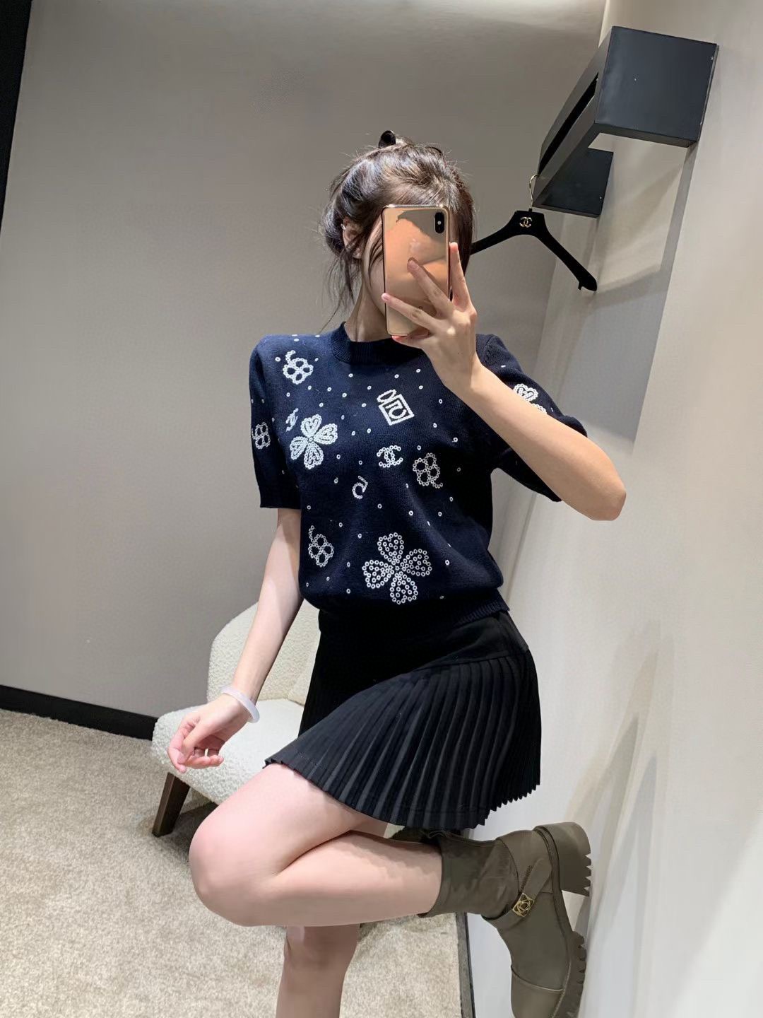 触り心地のいい chanel nike t シャツ激安通販 半袖 トップス 純綿 ジレー シンプル 高級感 セーター 人気 2色可選_12