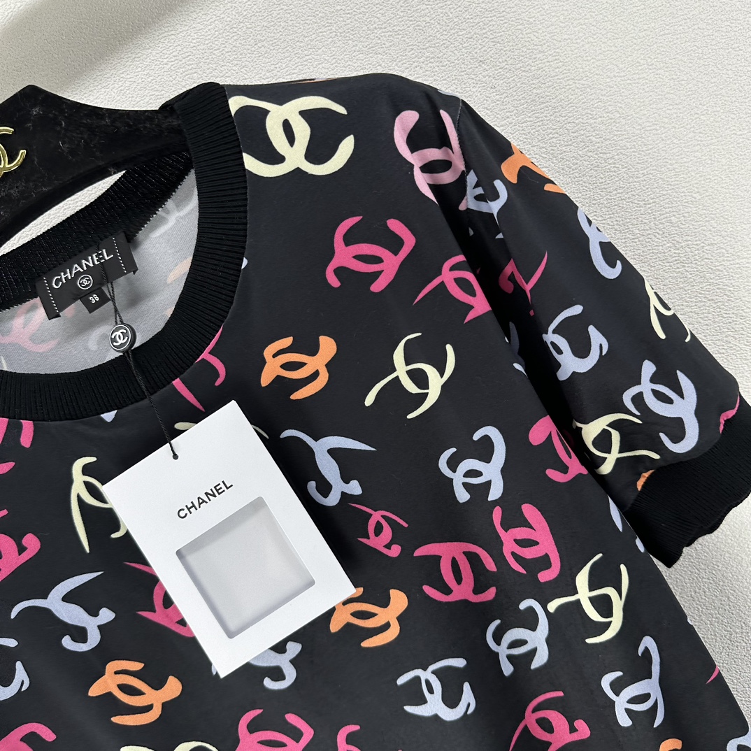 海外セレブ定番愛用 chanel ティー シャツ レディース偽物 短袖 トップス 純綿 レディース カラフル ブラック_2