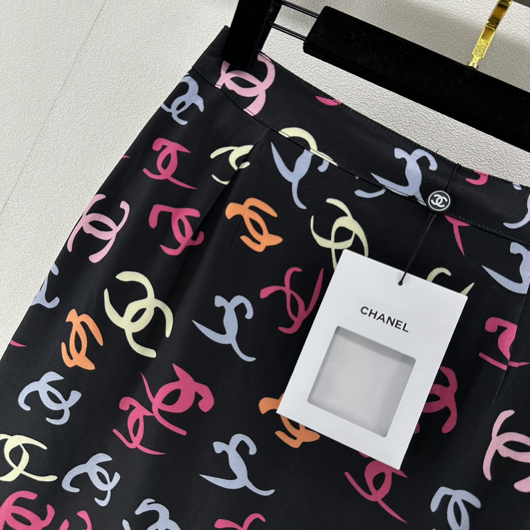chanel ニット スカートＮ級品 半身 ファッション A形 美脚 カラフル ロゴプリント 花柄 レディース ブラック_3