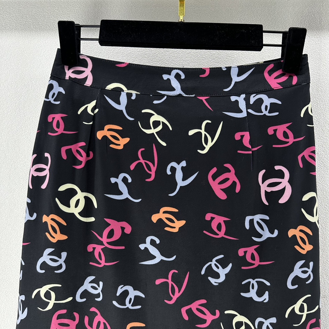 chanel ニット スカートＮ級品 半身 ファッション A形 美脚 カラフル ロゴプリント 花柄 レディース ブラック_4